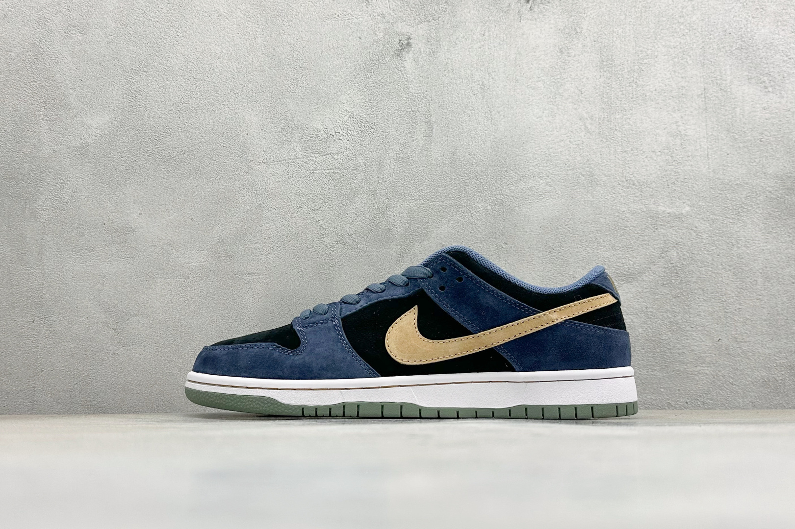 K版Nike SB Dunk Low 烟熏蓝 低帮休闲板鞋 # HF3063-002 K版Nike SB Dunk Low 烟熏蓝 低帮休闲板鞋 # HF3063-002