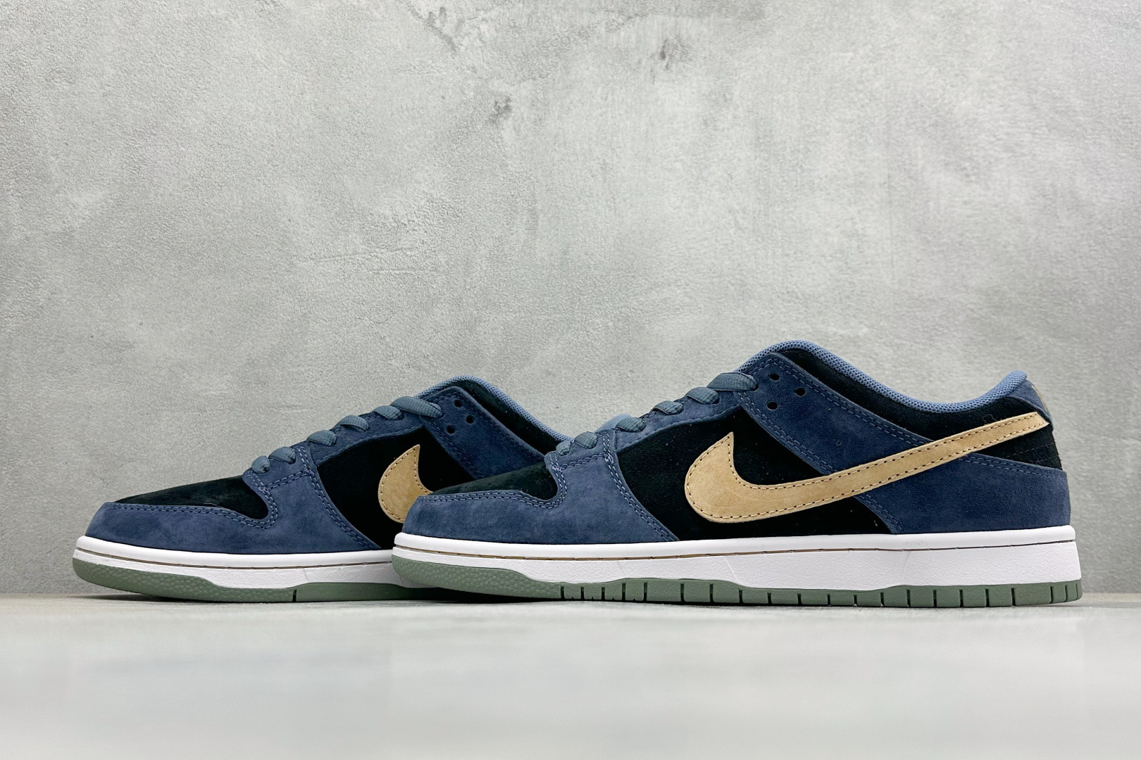 K版Nike SB Dunk Low 烟熏蓝 低帮休闲板鞋 # HF3063-002 K版Nike SB Dunk Low 烟熏蓝 低帮休闲板鞋 # HF3063-002