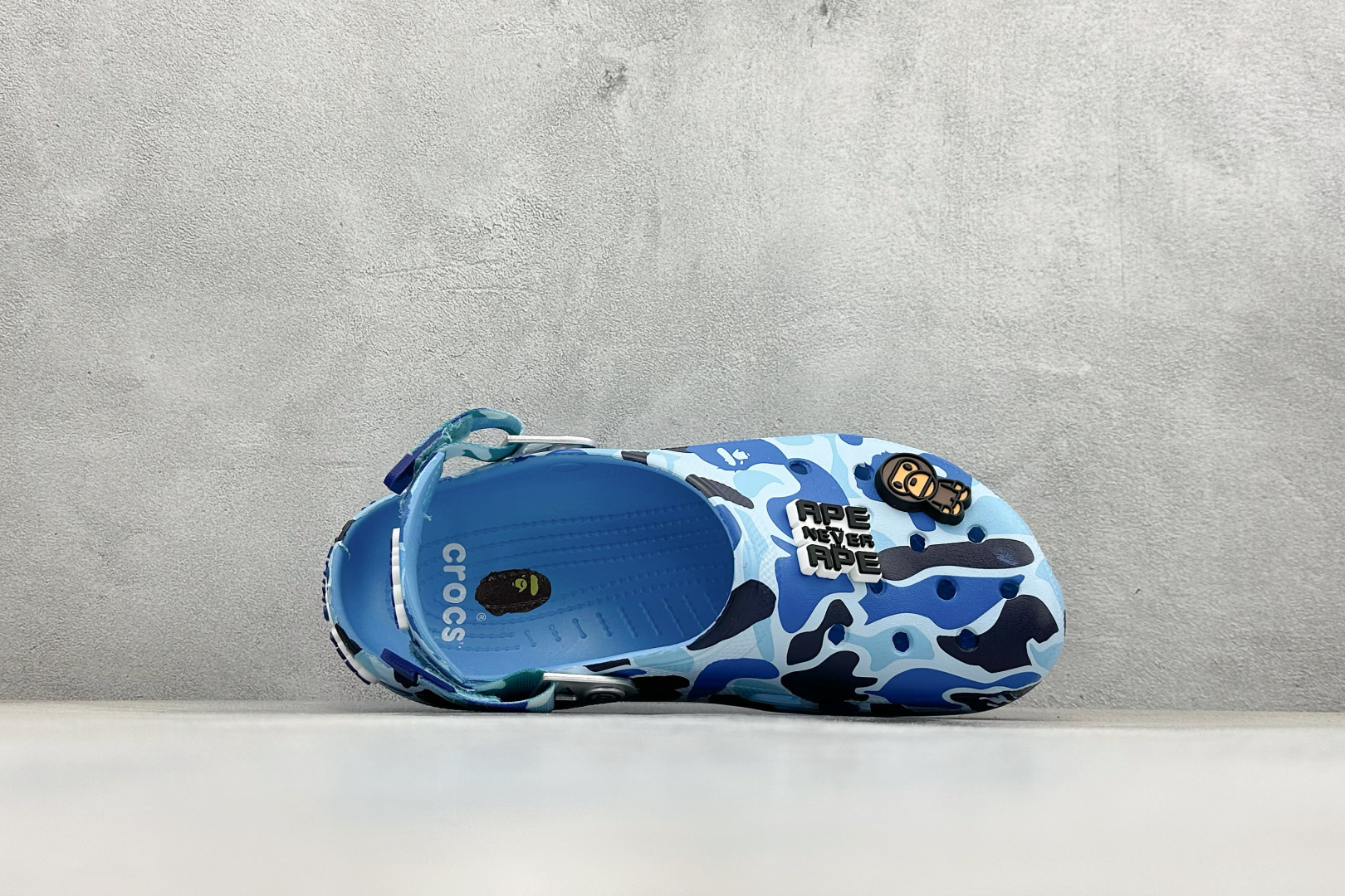 J版Crocs 卡洛驰 洞洞鞋 经典热销系列 209627 J版Crocs 卡洛驰 洞洞鞋 经典热销系列 209627