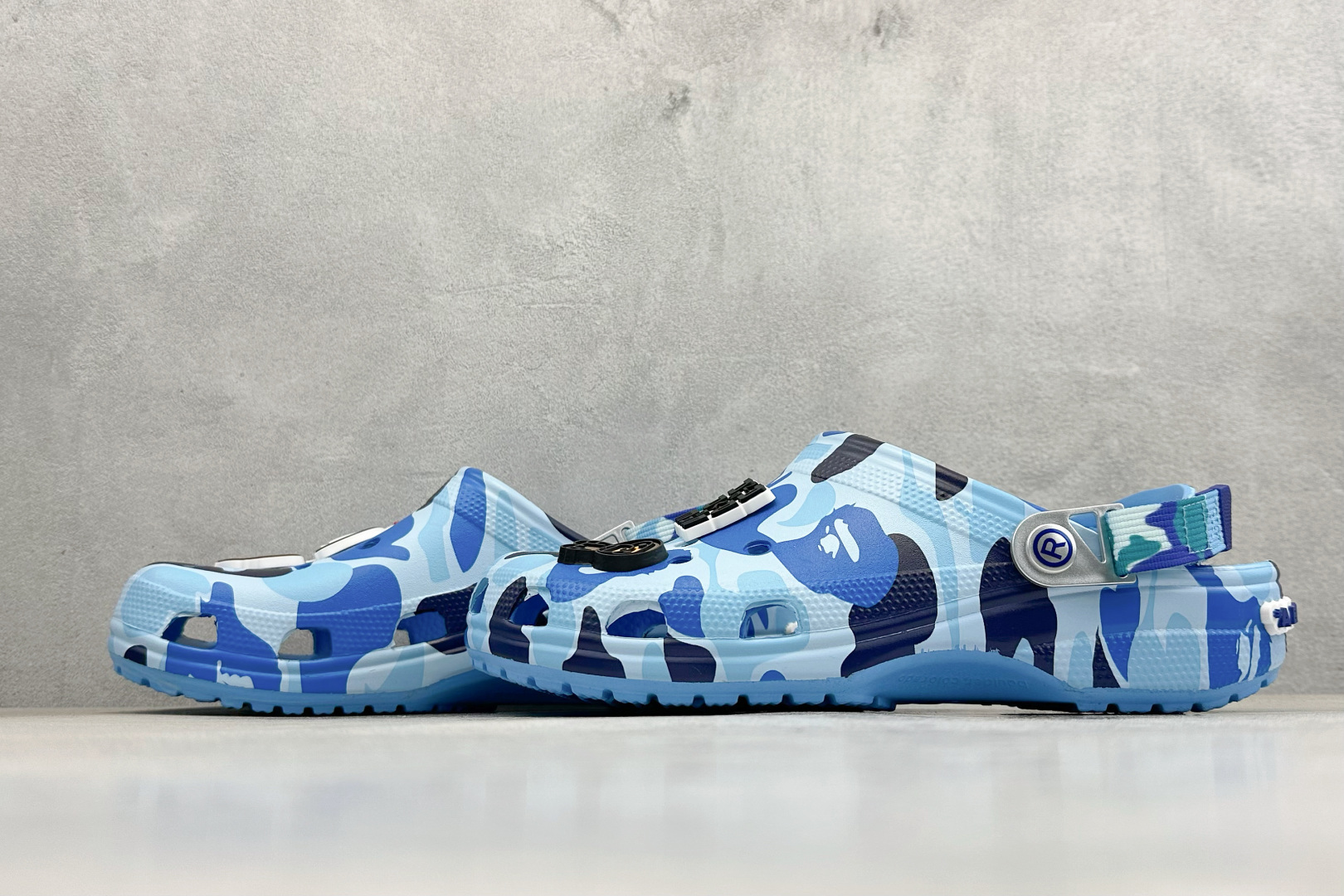 J版Crocs 卡洛驰 洞洞鞋 经典热销系列 209627 J版Crocs 卡洛驰 洞洞鞋 经典热销系列 209627