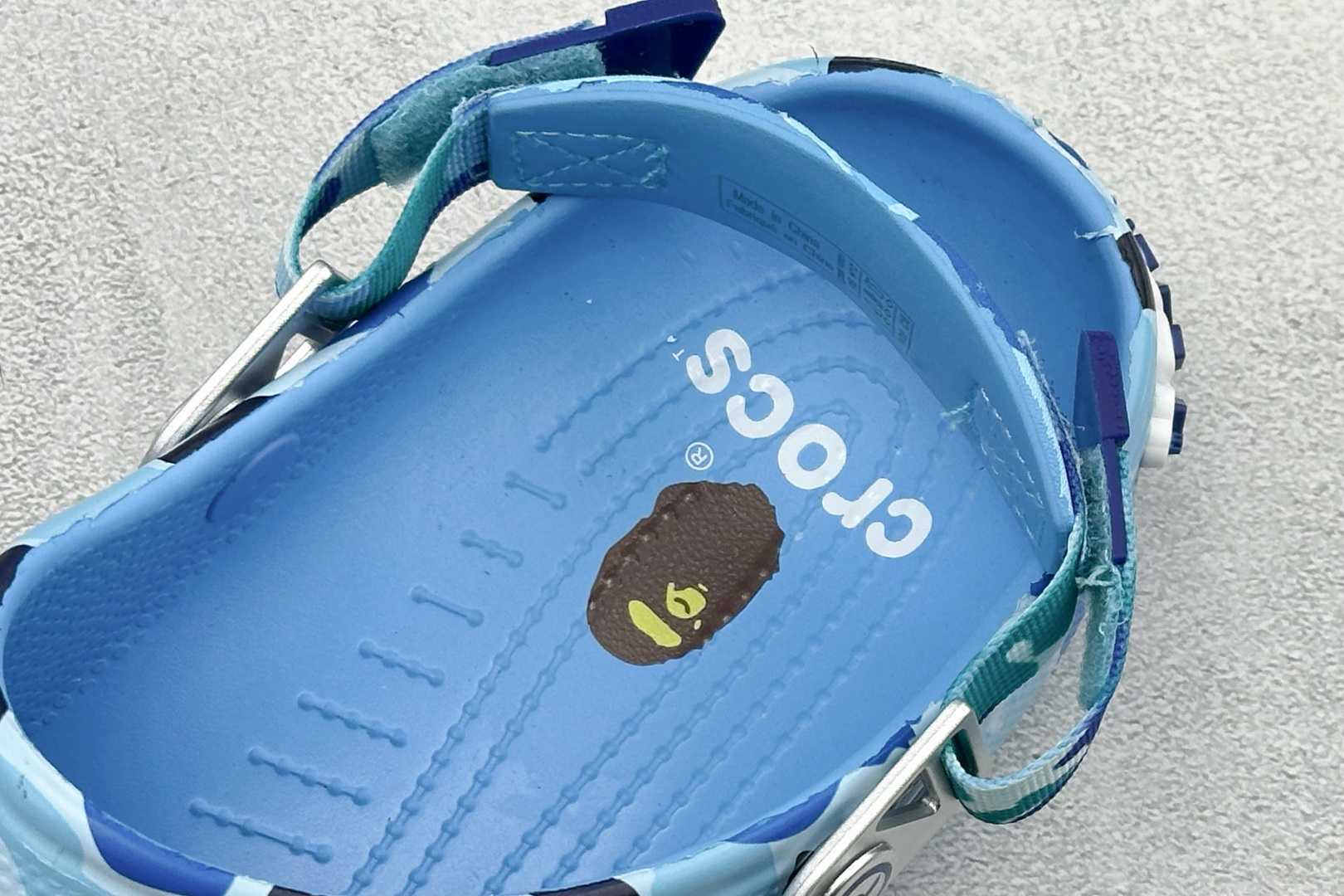 J版Crocs 卡洛驰 洞洞鞋 经典热销系列 209627 J版Crocs 卡洛驰 洞洞鞋 经典热销系列 209627