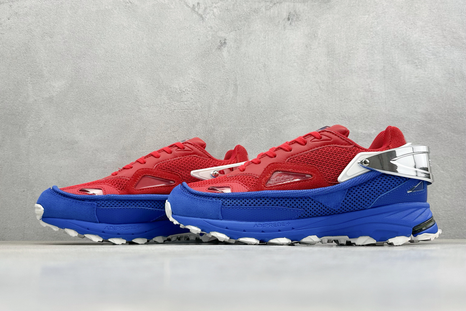 Raf Simons Response Trail 舒适百搭低帮生活休闲鞋 AQ2648 Raf Simons Response Trail 舒适百搭低帮生活休闲鞋 AQ2648