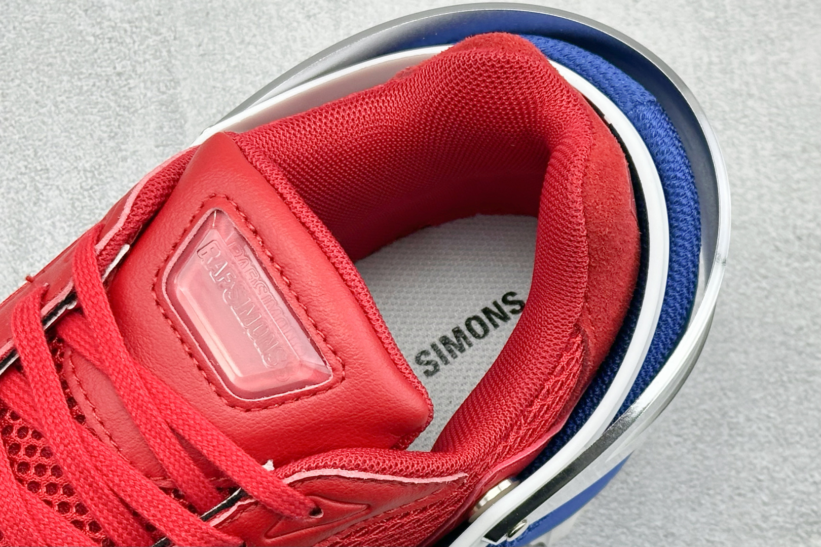 Raf Simons Response Trail 舒适百搭低帮生活休闲鞋 AQ2648 Raf Simons Response Trail 舒适百搭低帮生活休闲鞋 AQ2648