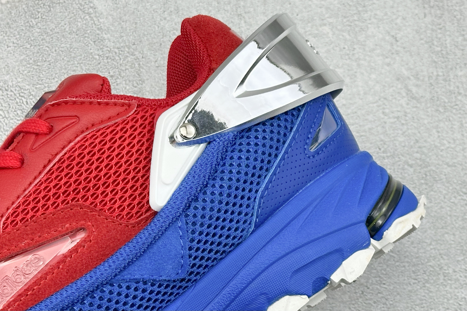Raf Simons Response Trail 舒适百搭低帮生活休闲鞋 AQ2648 Raf Simons Response Trail 舒适百搭低帮生活休闲鞋 AQ2648