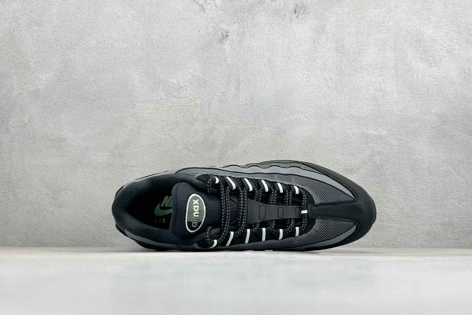 Nike Air Max 95 复古减震气垫跑鞋 HM0622-001 Nike Air Max 95 复古减震气垫跑鞋 HM0622-001