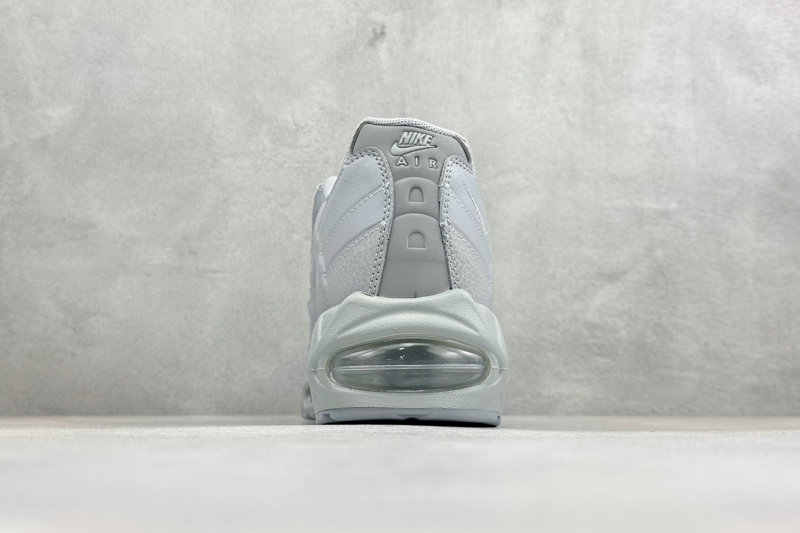 Nike Air Max 95 复古减震气垫跑鞋 HM8755-002 Nike Air Max 95 复古减震气垫跑鞋 HM8755-002