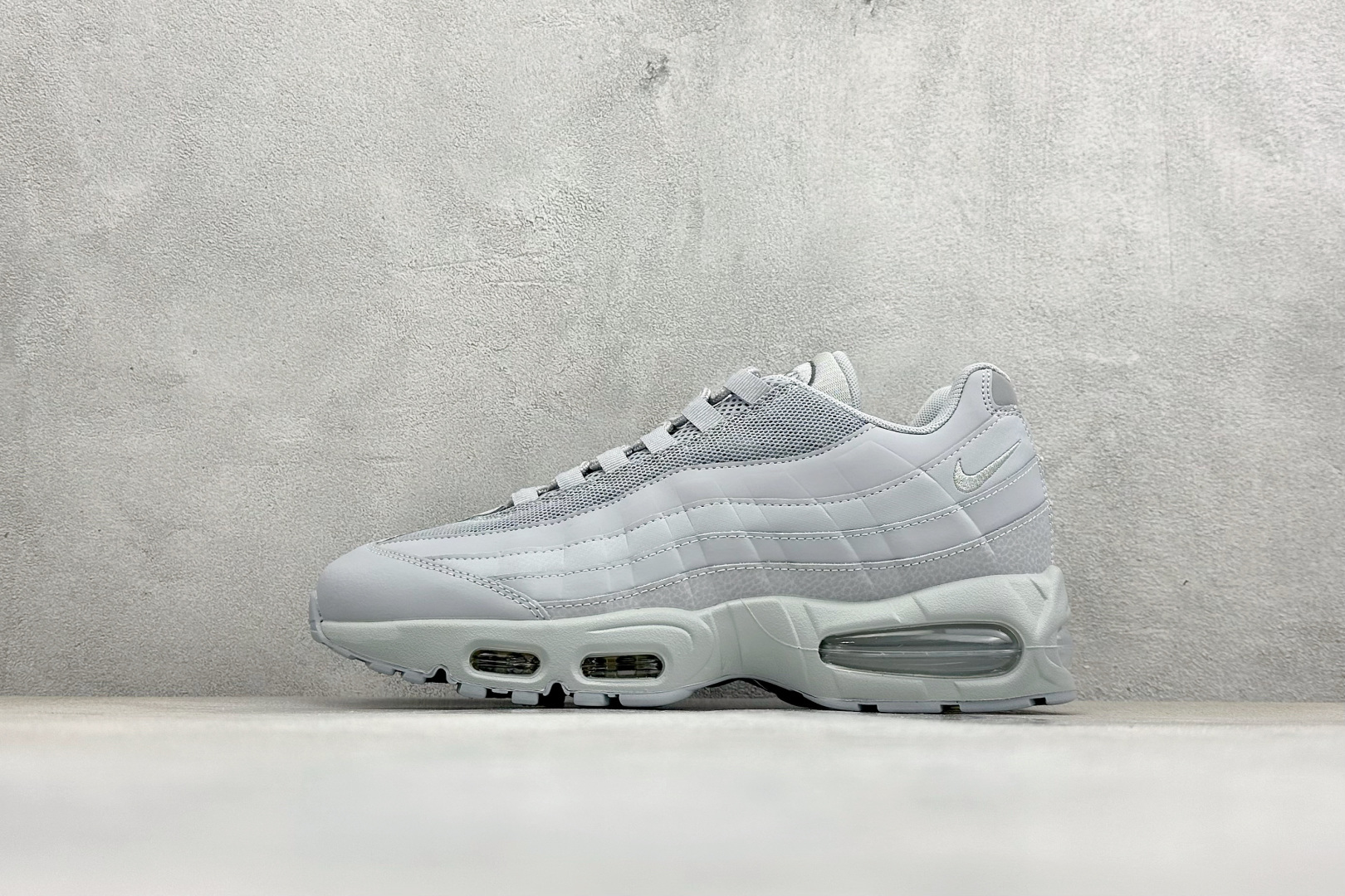Nike Air Max 95 复古减震气垫跑鞋 HM8755-002 Nike Air Max 95 复古减震气垫跑鞋 HM8755-002