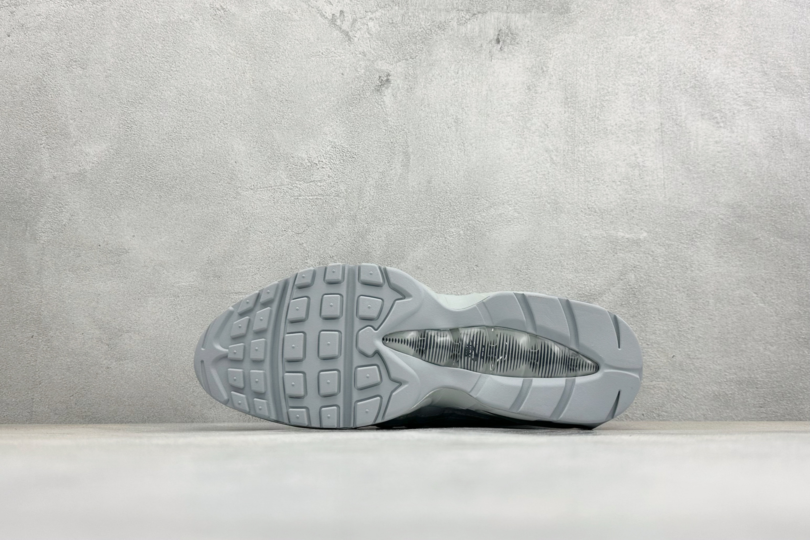 Nike Air Max 95 复古减震气垫跑鞋 HM8755-002 Nike Air Max 95 复古减震气垫跑鞋 HM8755-002