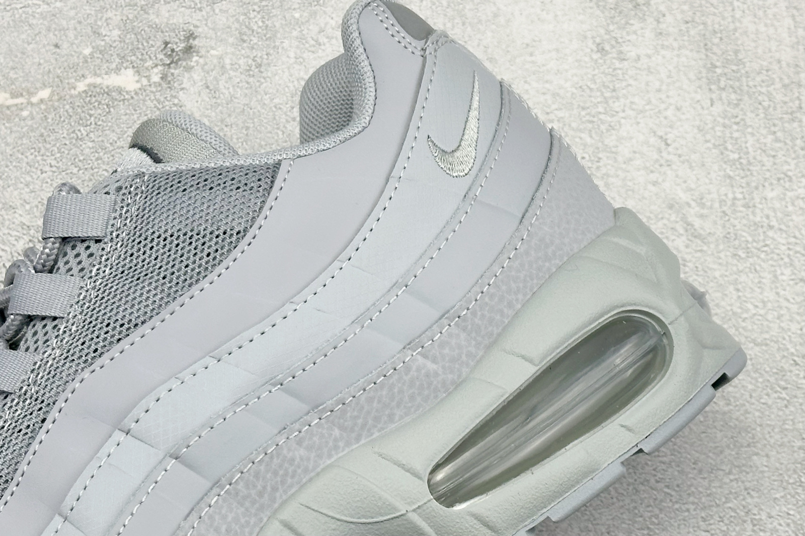 Nike Air Max 95 复古减震气垫跑鞋 HM8755-002 Nike Air Max 95 复古减震气垫跑鞋 HM8755-002