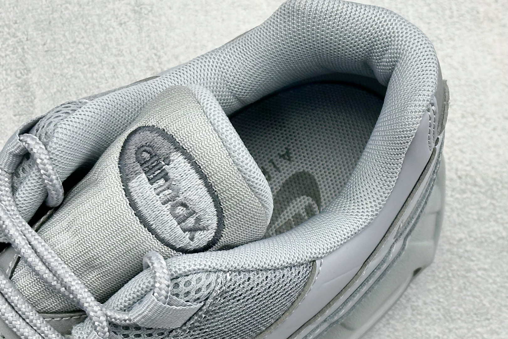 Nike Air Max 95 复古减震气垫跑鞋 HM8755-002 Nike Air Max 95 复古减震气垫跑鞋 HM8755-002