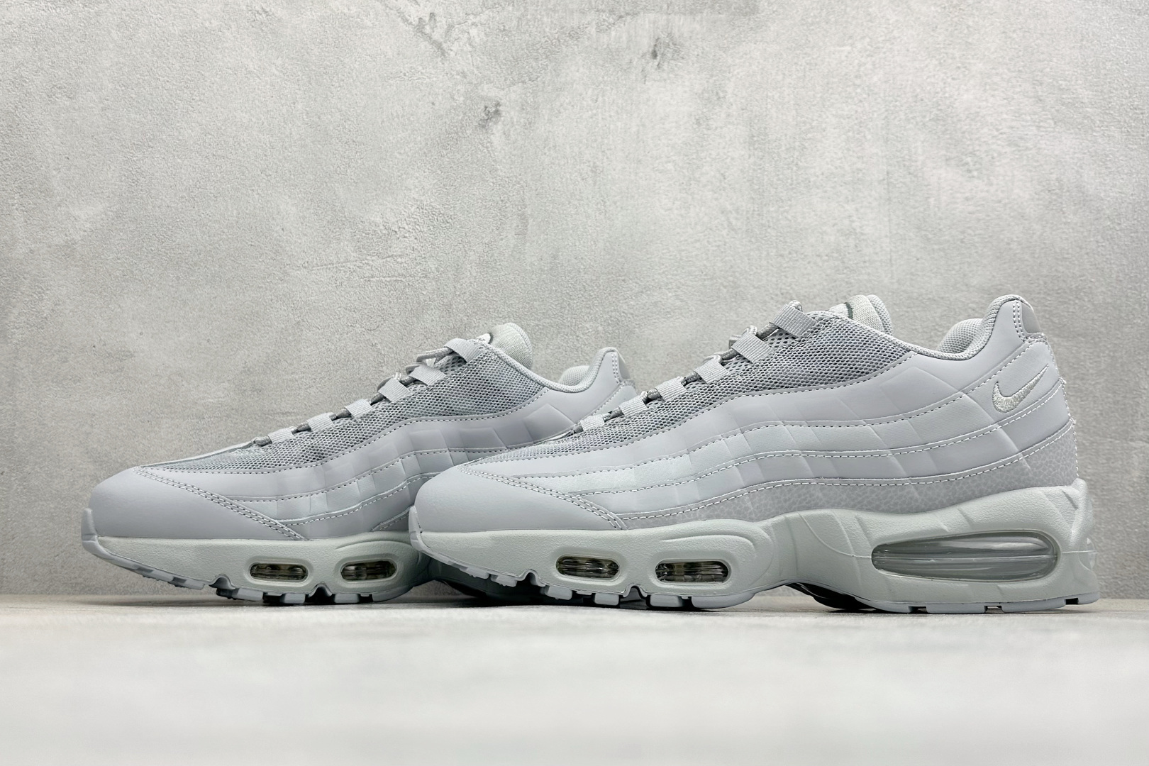 Nike Air Max 95 复古减震气垫跑鞋 HM8755-002 Nike Air Max 95 复古减震气垫跑鞋 HM8755-002