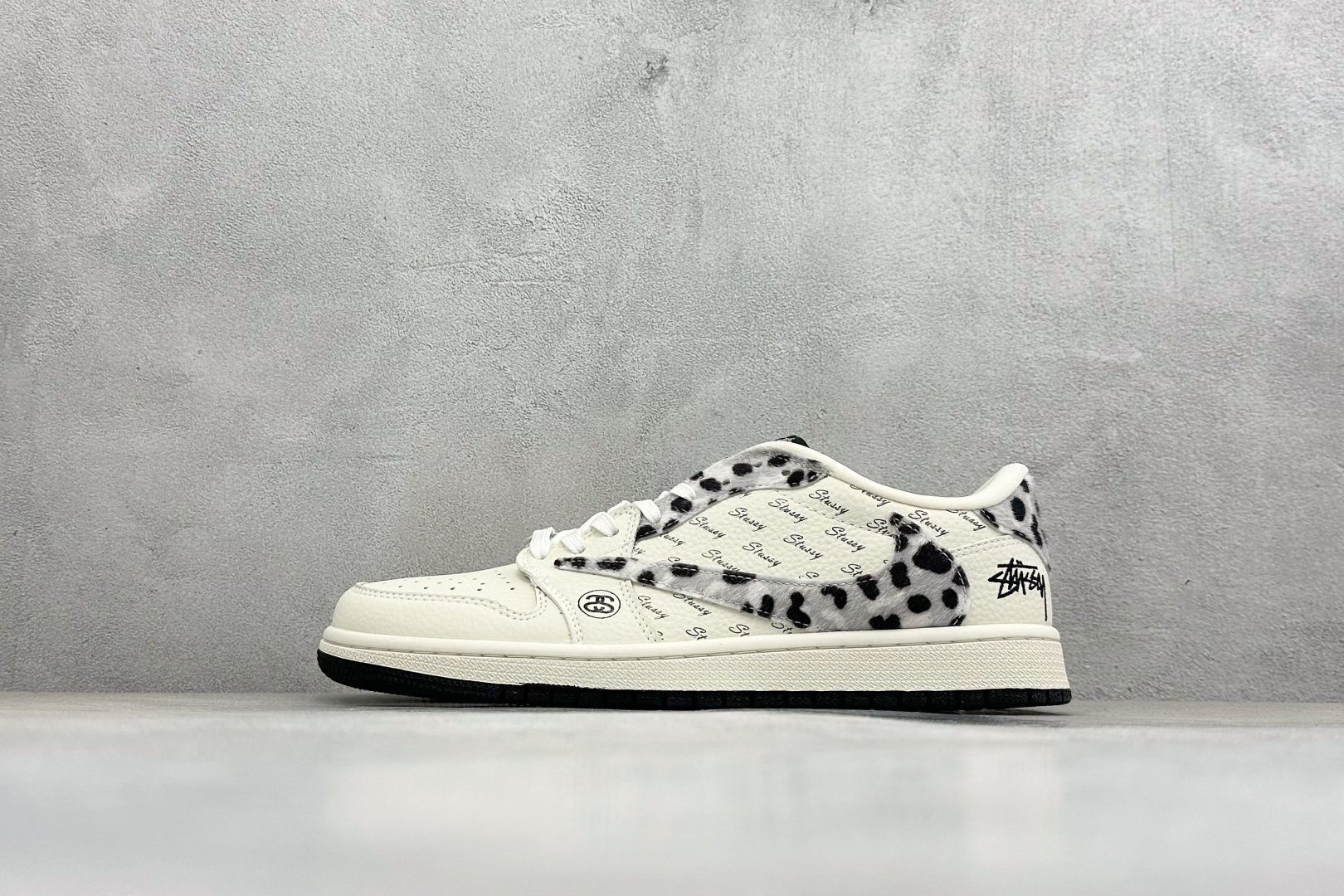 个性潮流风!Nike Air Jordan 1 Low(斯图西联名) 乔丹倒勾 爆款高端定制 米白荔枝纹碰撞灰色豹纹 XJ0979-001 个性潮流风!Nike Air Jordan 1 Low(斯图西联名) 乔丹倒勾 爆款高端定制 米白荔枝纹碰撞灰色豹纹 XJ0979-001