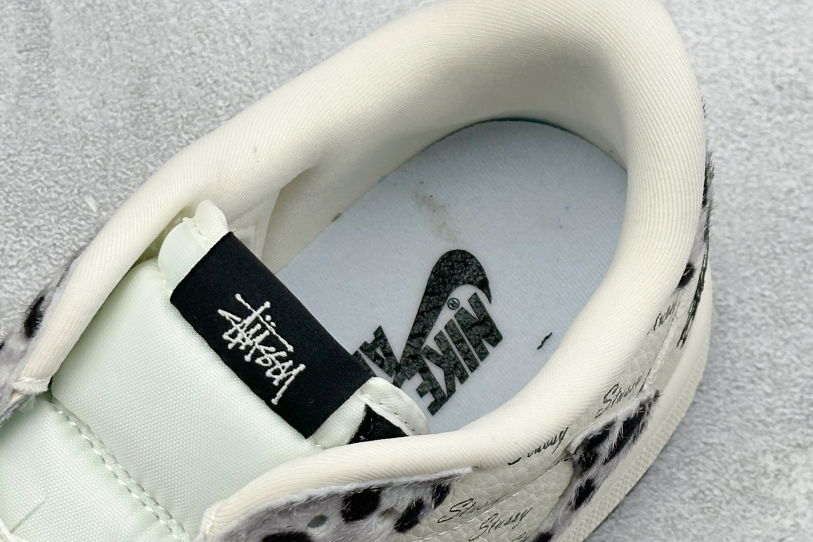 个性潮流风!Nike Air Jordan 1 Low(斯图西联名) 乔丹倒勾 爆款高端定制 米白荔枝纹碰撞灰色豹纹 XJ0979-001 个性潮流风!Nike Air Jordan 1 Low(斯图西联名) 乔丹倒勾 爆款高端定制 米白荔枝纹碰撞灰色豹纹 XJ0979-001