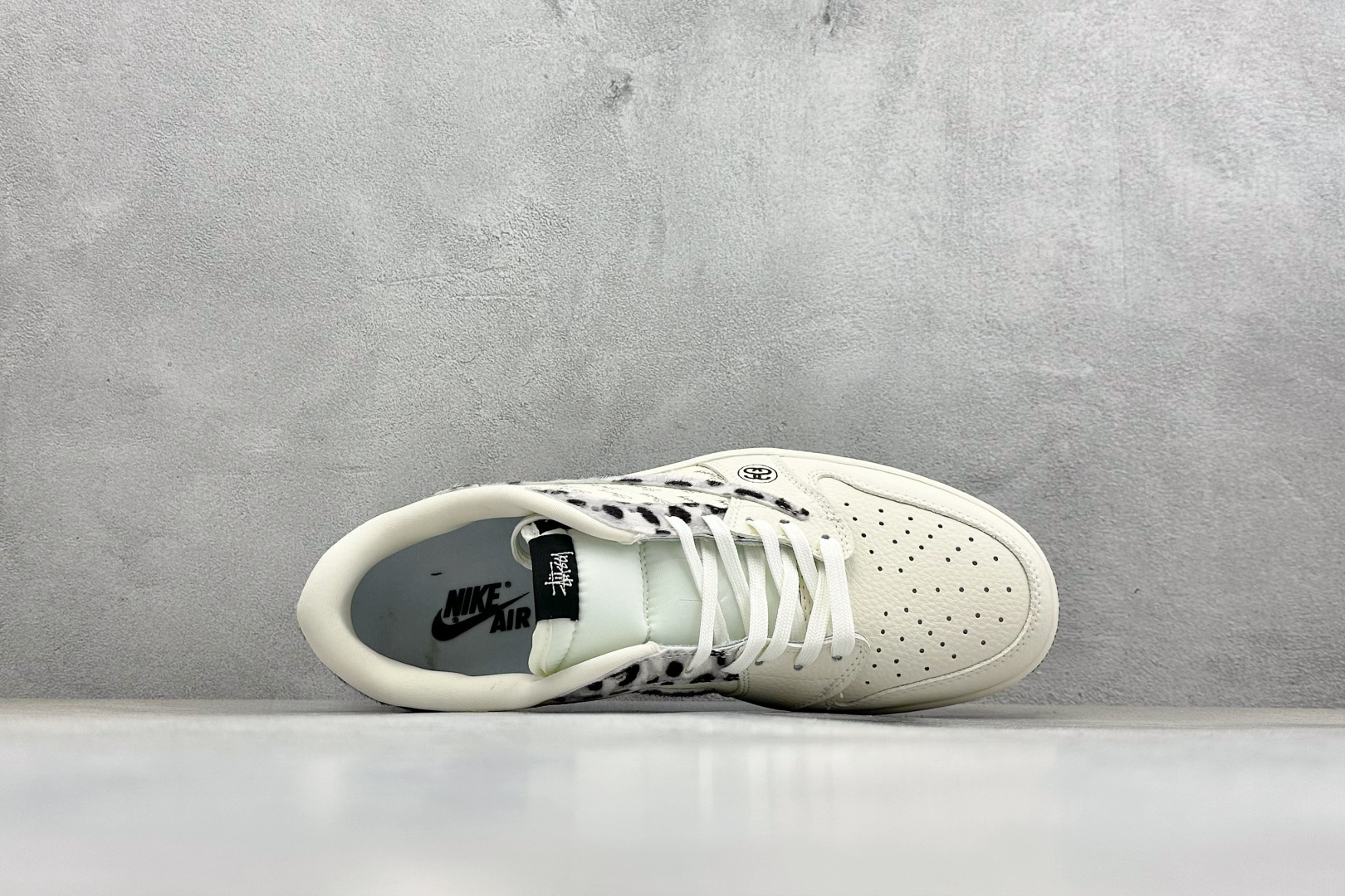 个性潮流风!Nike Air Jordan 1 Low(斯图西联名) 乔丹倒勾 爆款高端定制 米白荔枝纹碰撞灰色豹纹 XJ0979-001 个性潮流风!Nike Air Jordan 1 Low(斯图西联名) 乔丹倒勾 爆款高端定制 米白荔枝纹碰撞灰色豹纹 XJ0979-001