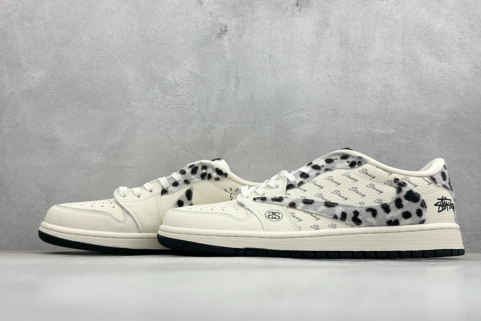 个性潮流风!Nike Air Jordan 1 Low(斯图西联名) 乔丹倒勾 爆款高端定制 米白荔枝纹碰撞灰色豹纹 XJ0979-001 个性潮流风!Nike Air Jordan 1 Low(斯图西联名) 乔丹倒勾 爆款高端定制 米白荔枝纹碰撞灰色豹纹 XJ0979-001