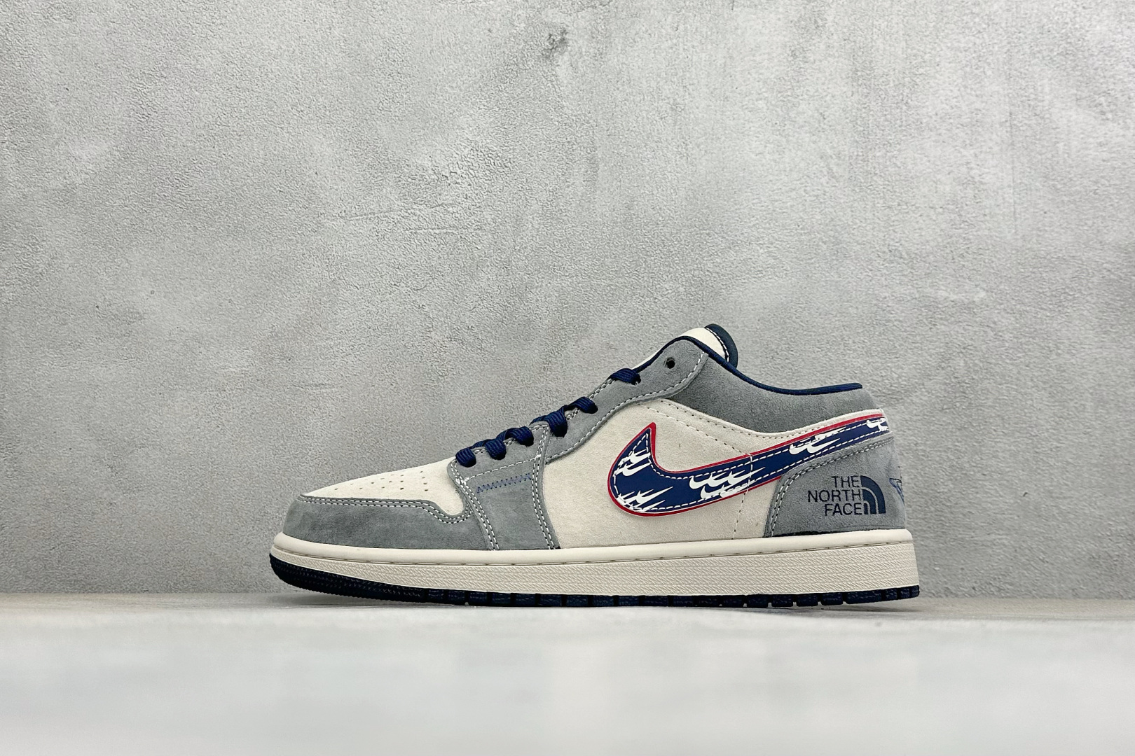 复古拼接潮感 街头百搭王 AIR JORDAN 1 灰白撞色拼接鞋面 LL8888-005 复古拼接潮感 街头百搭王 AIR JORDAN 1 灰白撞色拼接鞋面 LL8888-005