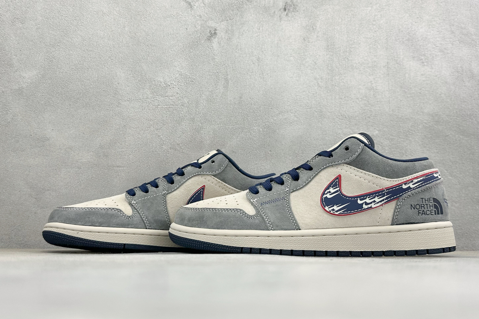 复古拼接潮感 街头百搭王 AIR JORDAN 1 灰白撞色拼接鞋面 LL8888-005 复古拼接潮感 街头百搭王 AIR JORDAN 1 灰白撞色拼接鞋面 LL8888-005