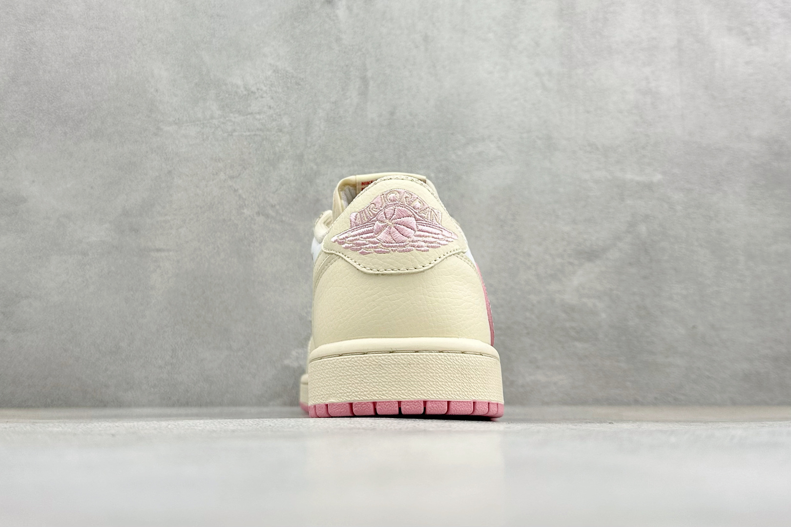 MT版Fragment x TS x Air Jordan 1 Low 三方联名低帮倒勾板鞋 DM7866-101 MT版Fragment x TS x Air Jordan 1 Low 三方联名低帮倒勾板鞋 DM7866-101