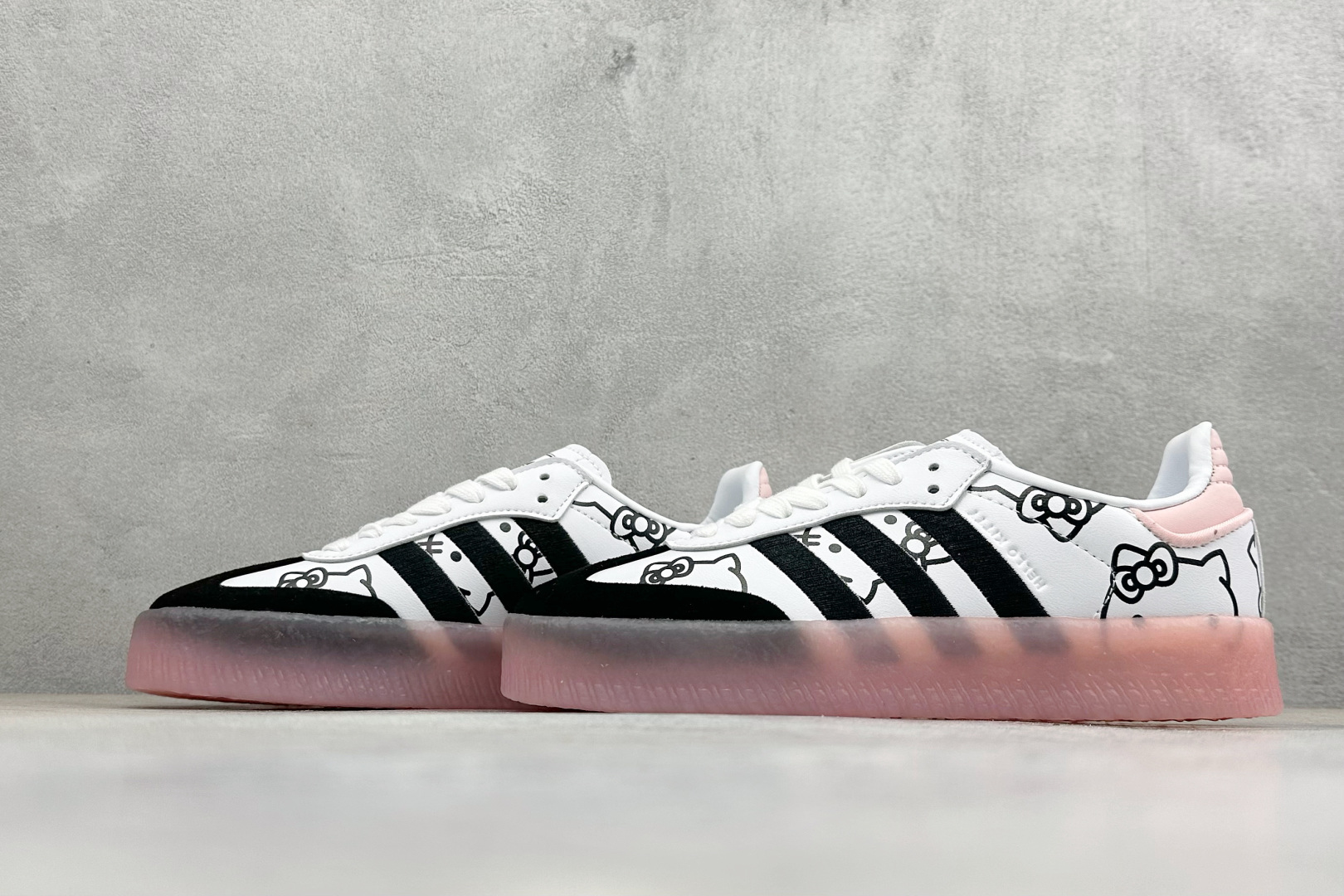XH版Adidas originals SAMBAE VALENTINE W 百搭单品 复古桑巴板鞋 IG4449 XH版Adidas originals SAMBAE VALENTINE W 百搭单品 复古桑巴板鞋 IG4449