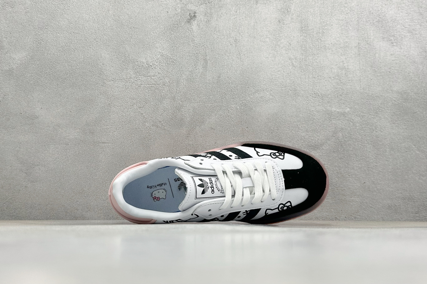 XH版Adidas originals SAMBAE VALENTINE W 百搭单品 复古桑巴板鞋 IG4449 XH版Adidas originals SAMBAE VALENTINE W 百搭单品 复古桑巴板鞋 IG4449