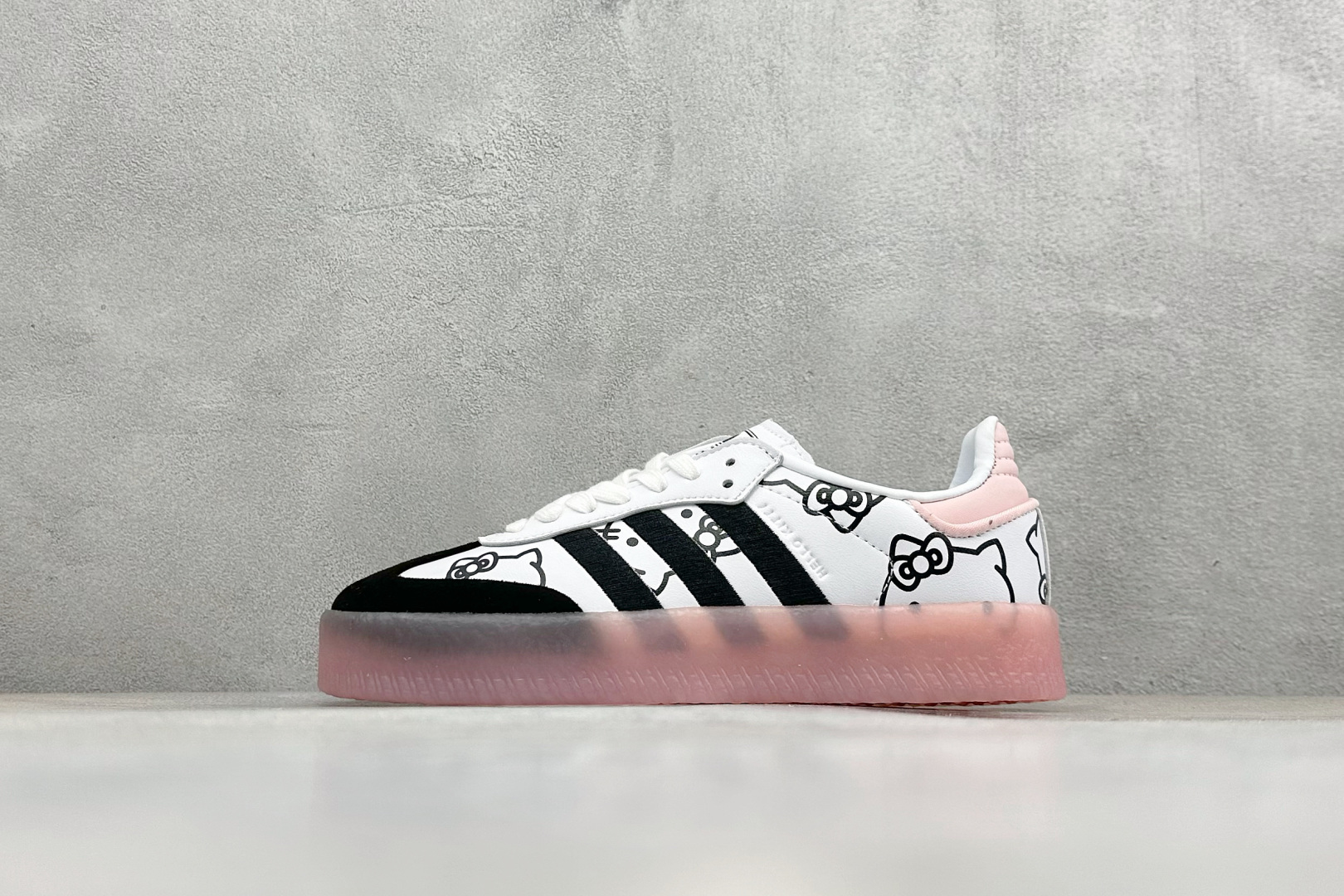 XH版Adidas originals SAMBAE VALENTINE W 百搭单品 复古桑巴板鞋 IG4449 XH版Adidas originals SAMBAE VALENTINE W 百搭单品 复古桑巴板鞋 IG4449