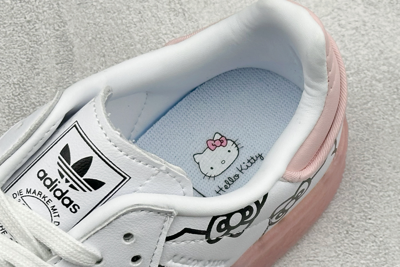 XH版Adidas originals SAMBAE VALENTINE W 百搭单品 复古桑巴板鞋 IG4449 XH版Adidas originals SAMBAE VALENTINE W 百搭单品 复古桑巴板鞋 IG4449
