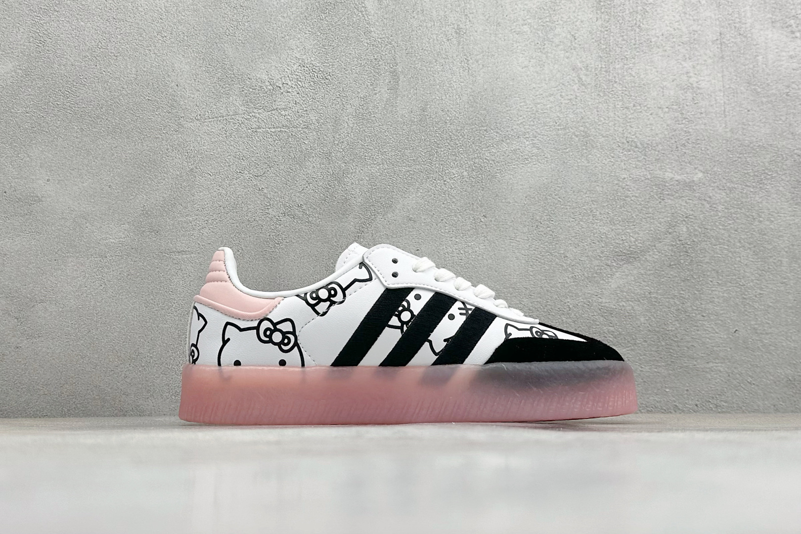 XH版Adidas originals SAMBAE VALENTINE W 百搭单品 复古桑巴板鞋 IG4449 XH版Adidas originals SAMBAE VALENTINE W 百搭单品 复古桑巴板鞋 IG4449