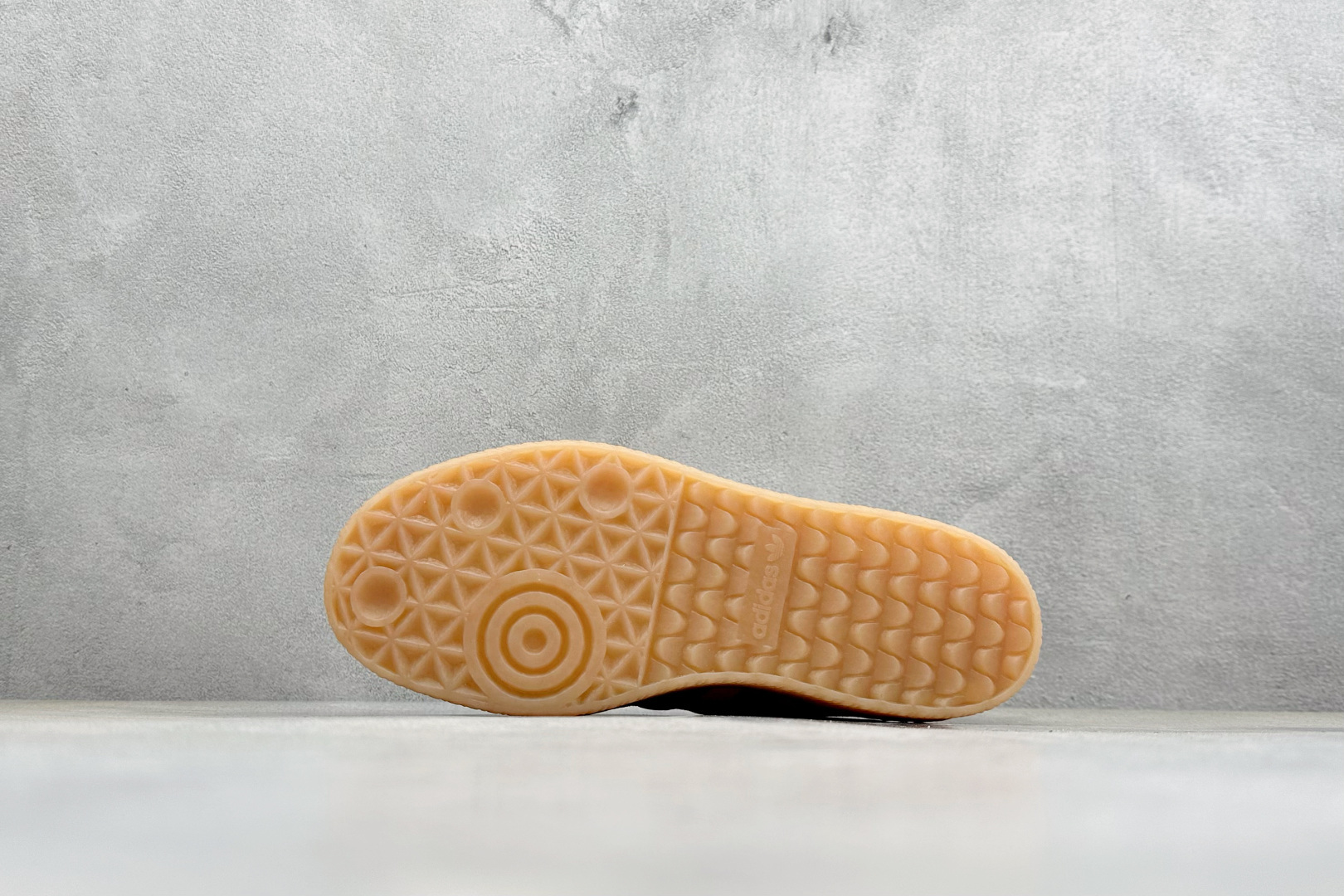 XH版Adidas originals SAMBAE VALENTINE W 百搭单品 复古桑巴板鞋 JH8834 XH版Adidas originals SAMBAE VALENTINE W 百搭单品 复古桑巴板鞋 JH8834