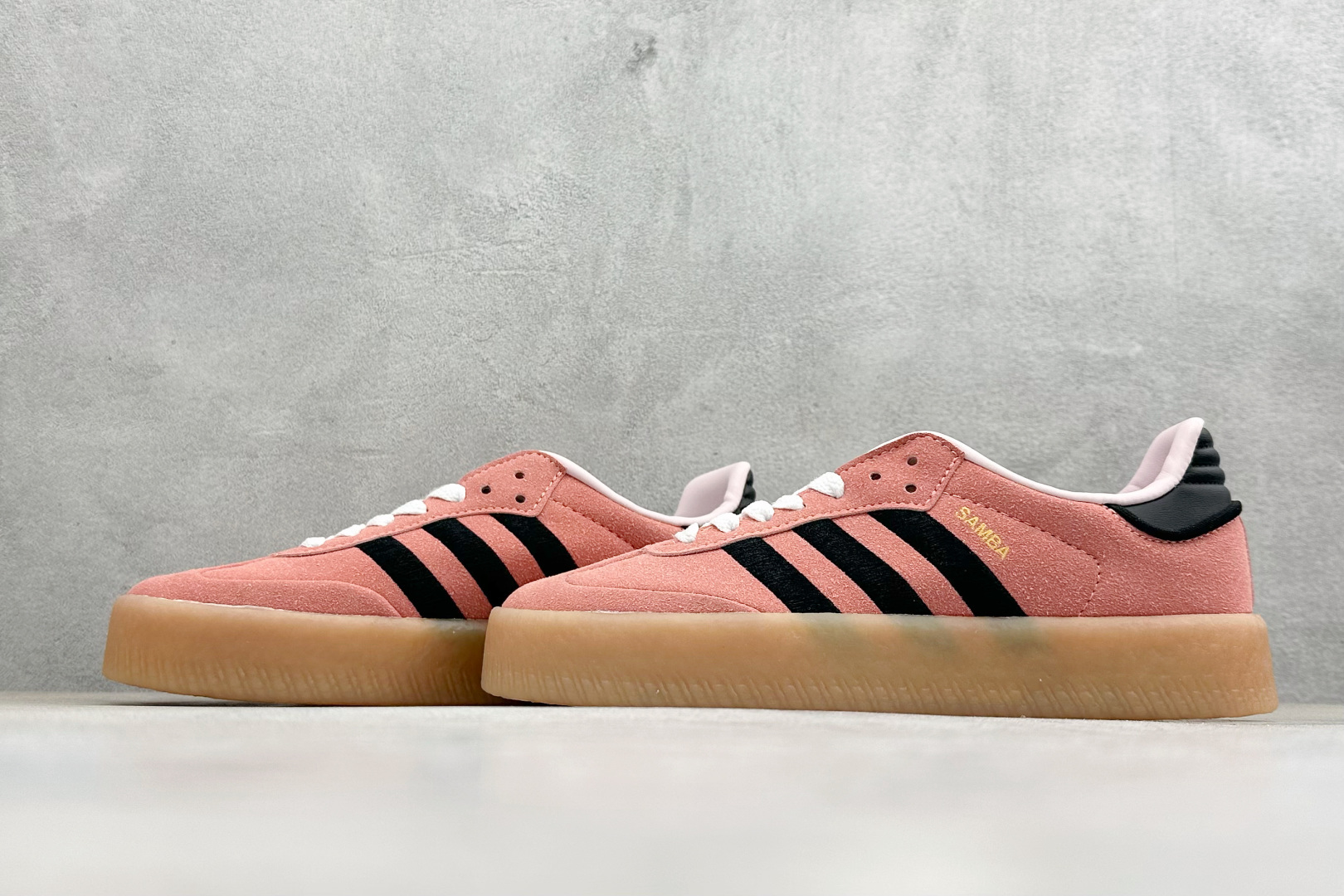 XH版Adidas originals SAMBAE VALENTINE W 百搭单品 复古桑巴板鞋 JH8834 XH版Adidas originals SAMBAE VALENTINE W 百搭单品 复古桑巴板鞋 JH8834
