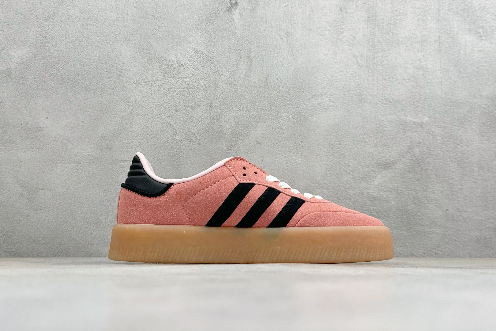 XH版Adidas originals SAMBAE VALENTINE W 百搭单品 复古桑巴板鞋 JH8834 XH版Adidas originals SAMBAE VALENTINE W 百搭单品 复古桑巴板鞋 JH8834