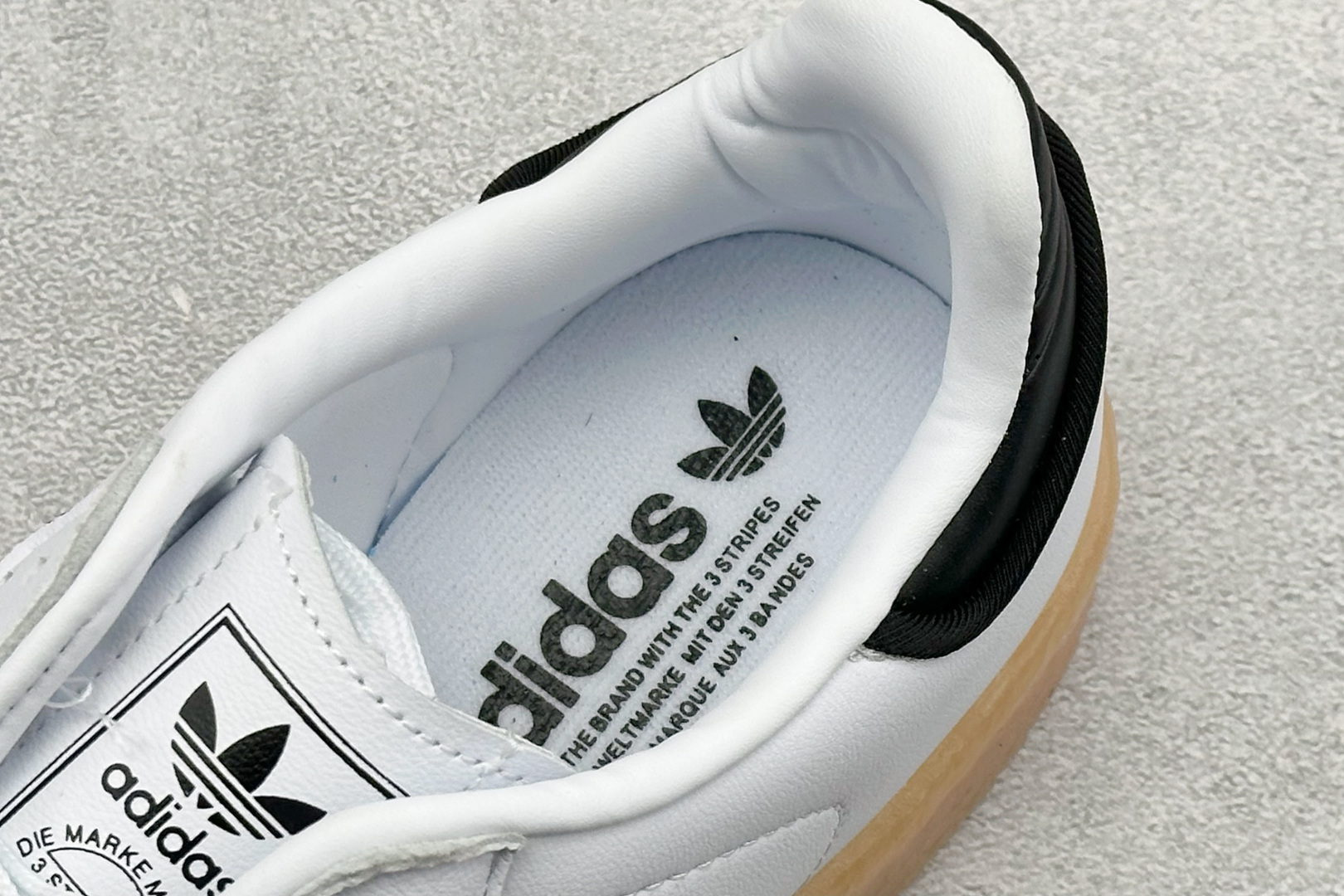 XH版Adidas originals SAMBAE VALENTINE W 百搭单品 复古桑巴板鞋 IG5744 XH版Adidas originals SAMBAE VALENTINE W 百搭单品 复古桑巴板鞋 IG5744
