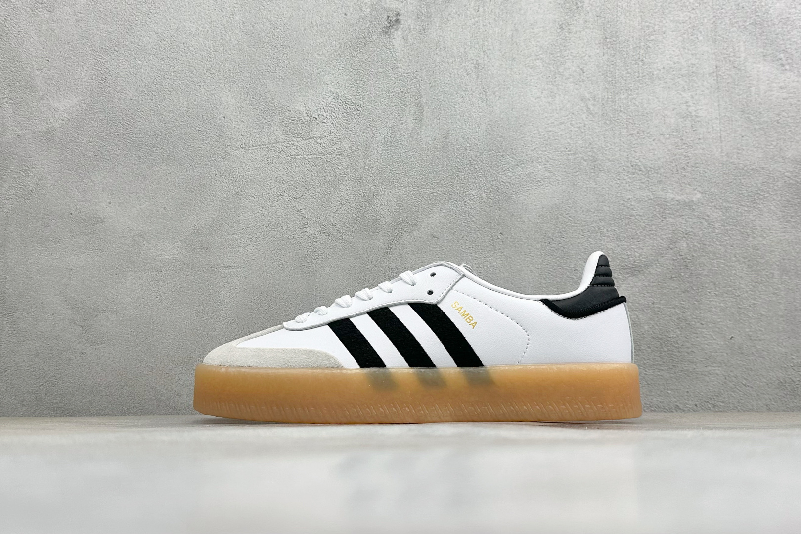 XH版Adidas originals SAMBAE VALENTINE W 百搭单品 复古桑巴板鞋 IG5744 XH版Adidas originals SAMBAE VALENTINE W 百搭单品 复古桑巴板鞋 IG5744