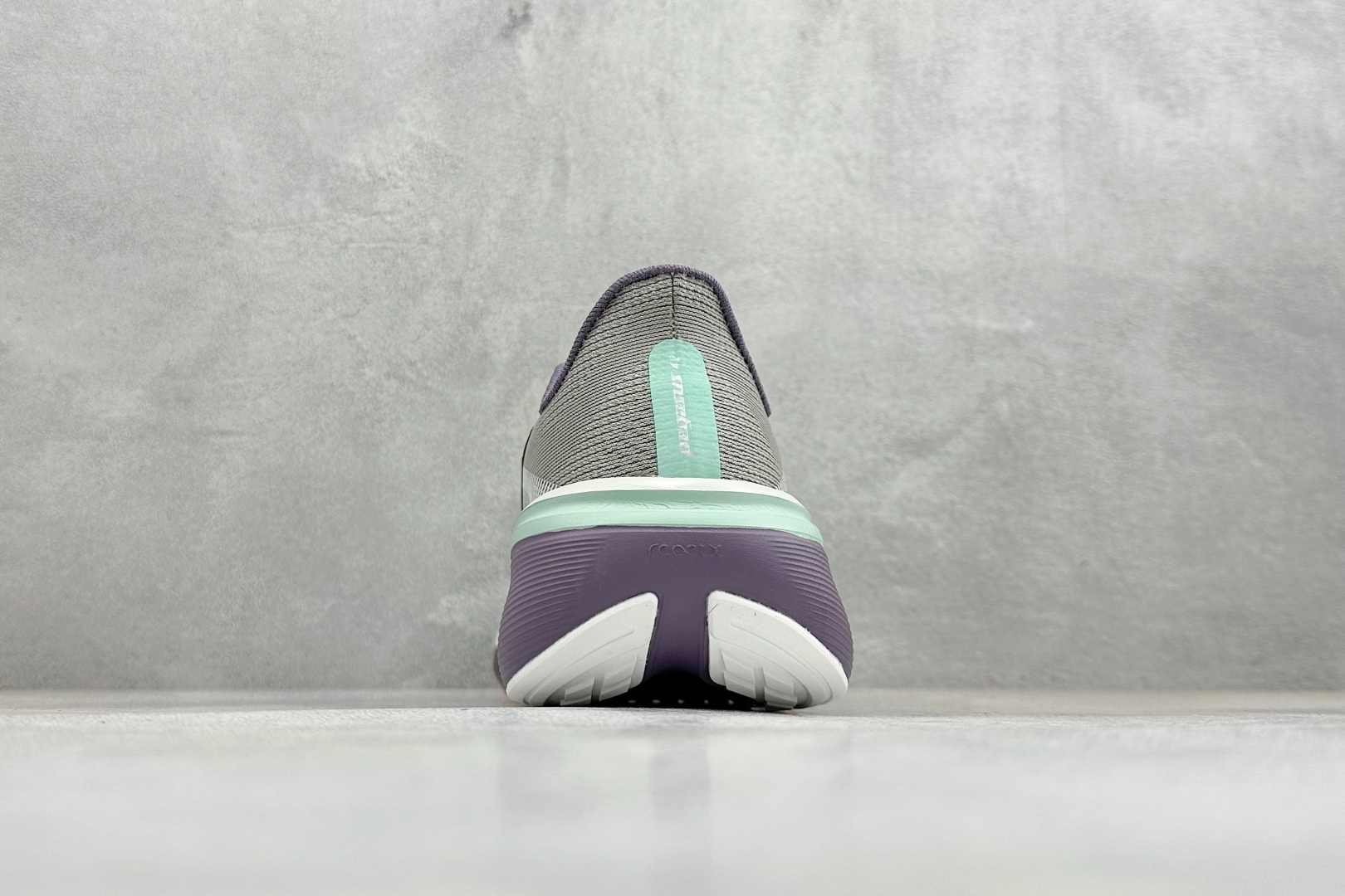 CH版NK AIR ZOOM PEGASUS 42 登月休闲运动跑鞋 IW2037-220 CH版NK AIR ZOOM PEGASUS 42 登月休闲运动跑鞋 IW2037-220