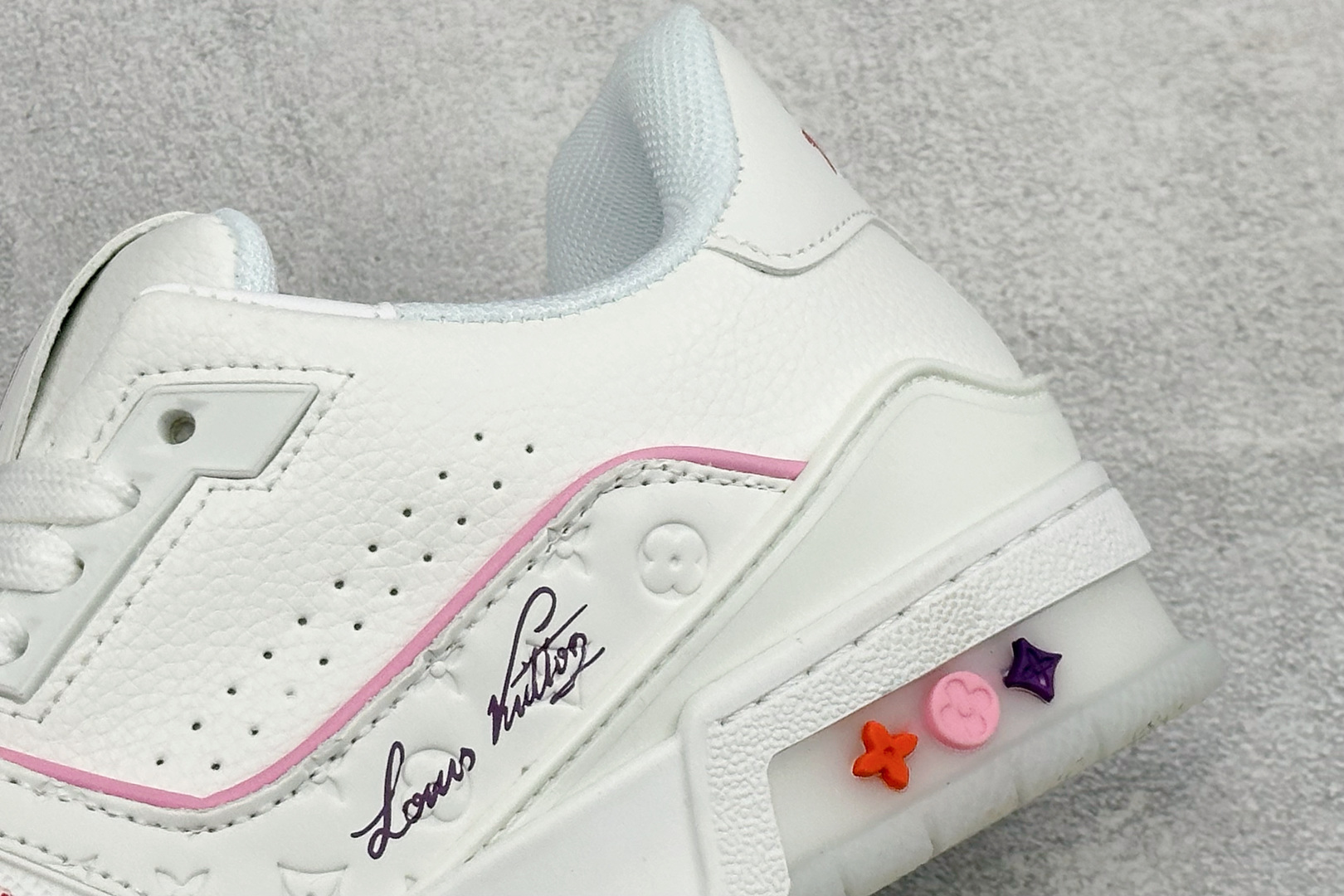 广奢高端货 LOUIS VUITTON 路易威登 LV Trainer 牛皮革板鞋 1A9JG6 广奢高端货 LOUIS VUITTON 路易威登 LV Trainer 牛皮革板鞋 1A9JG6