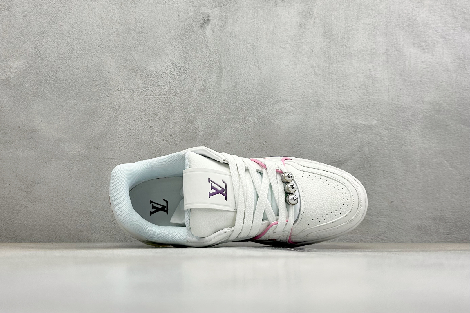 广奢高端货 LOUIS VUITTON 路易威登 LV Trainer 牛皮革板鞋 1A9JG6 广奢高端货 LOUIS VUITTON 路易威登 LV Trainer 牛皮革板鞋 1A9JG6