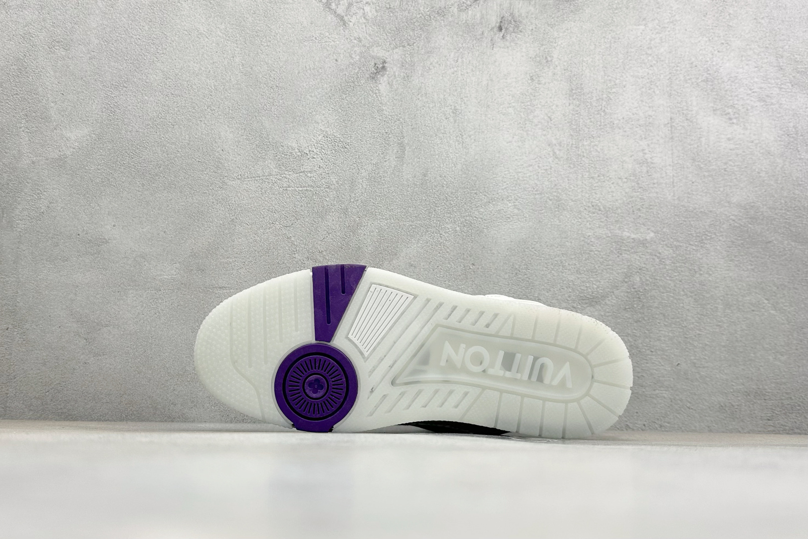 广奢高端货 LOUIS VUITTON 路易威登 LV Trainer 牛皮革板鞋 1A9JG6 广奢高端货 LOUIS VUITTON 路易威登 LV Trainer 牛皮革板鞋 1A9JG6