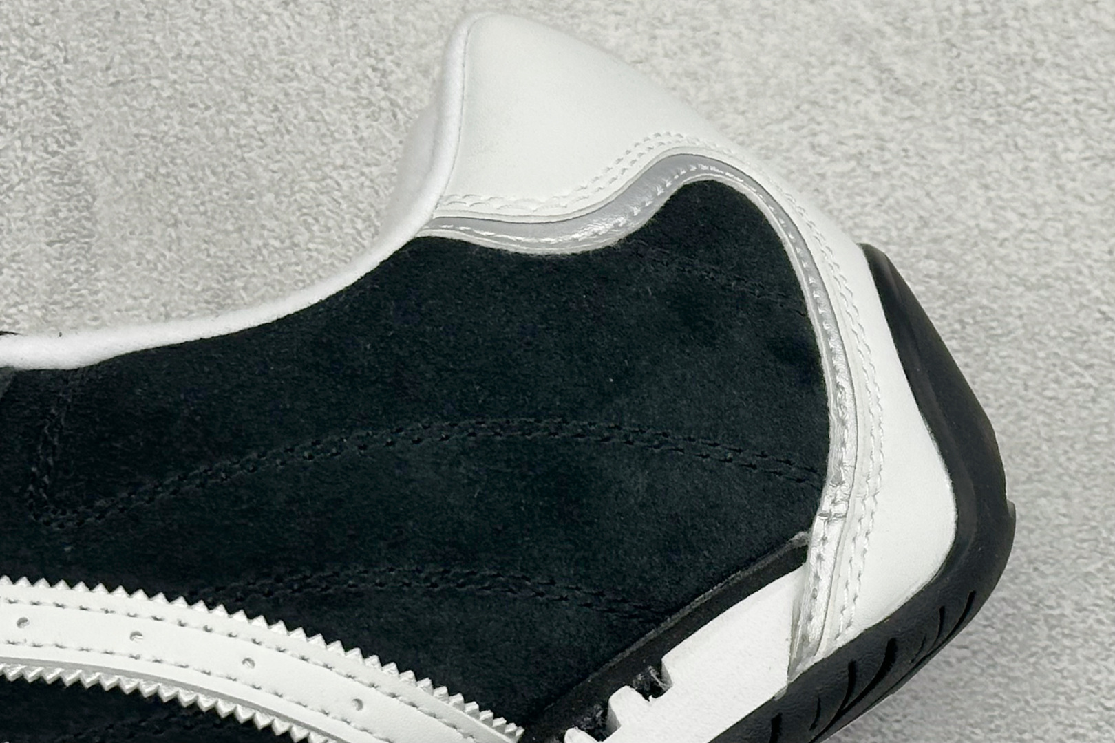 Adidas Originals Adiracer Lo 阿迪达斯潮流防滑耐磨休闲跑步鞋 JP7009 Adidas Originals Adiracer Lo 阿迪达斯潮流防滑耐磨休闲跑步鞋 JP7009