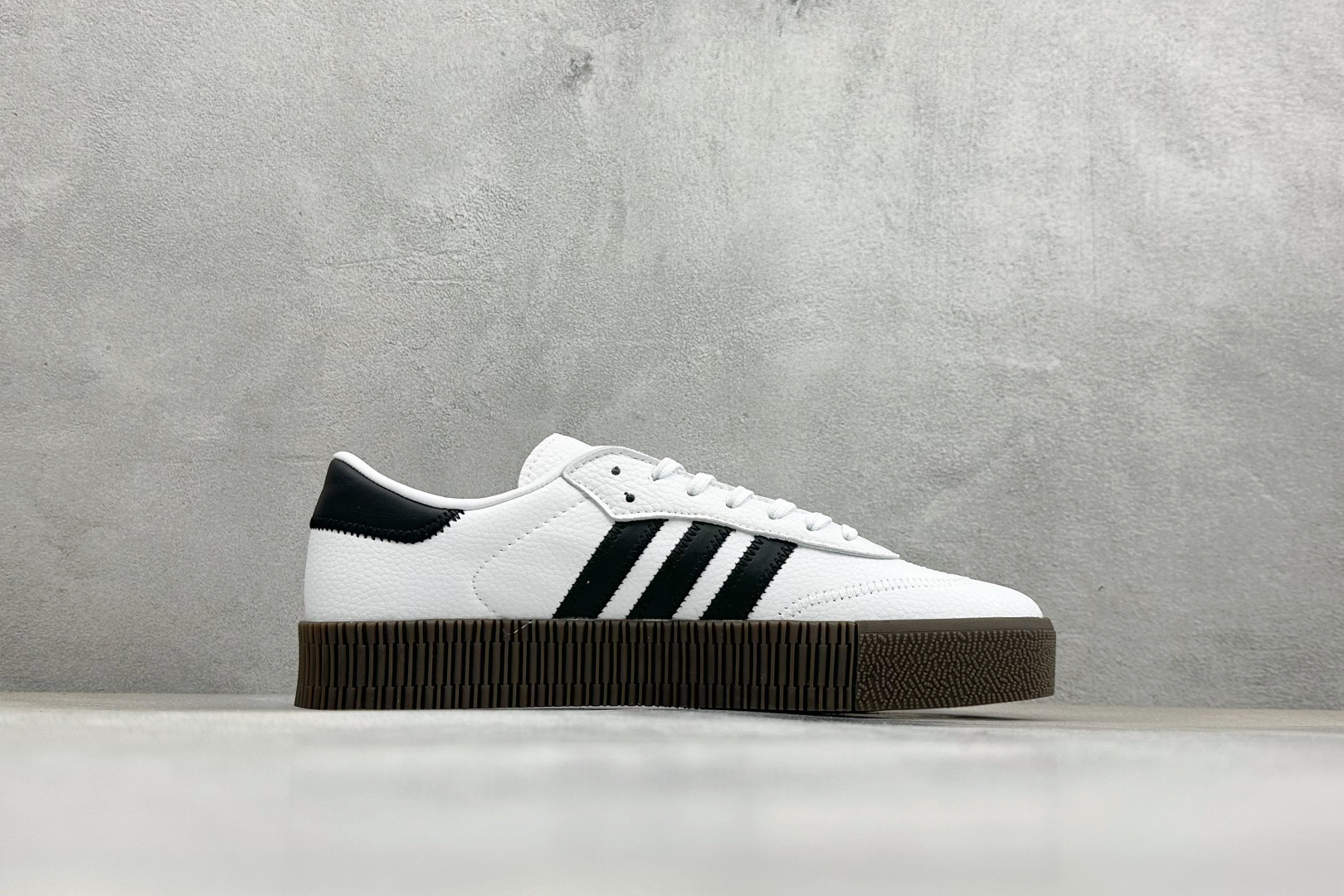 XH版Adidas originals Sambarose 桑巴增高舒适耐磨防滑低帮板鞋 AQ1134