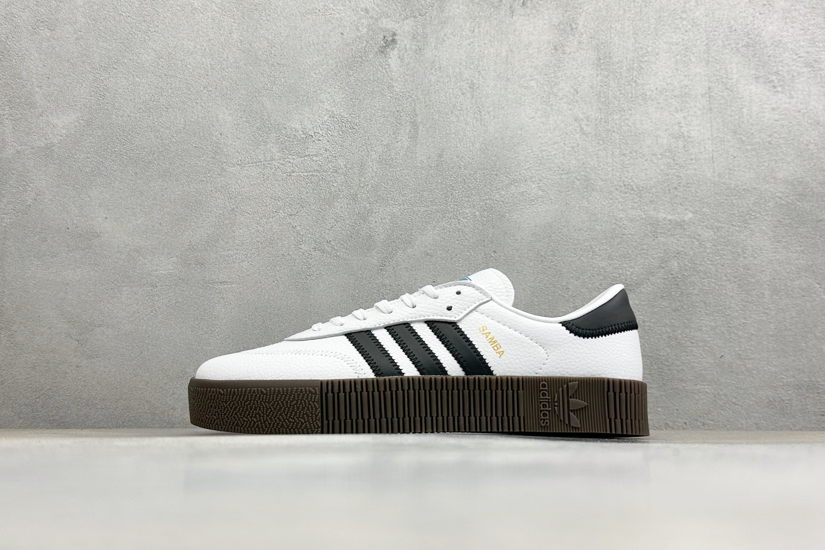 XH版Adidas originals Sambarose 桑巴增高舒适耐磨防滑低帮板鞋 AQ1134