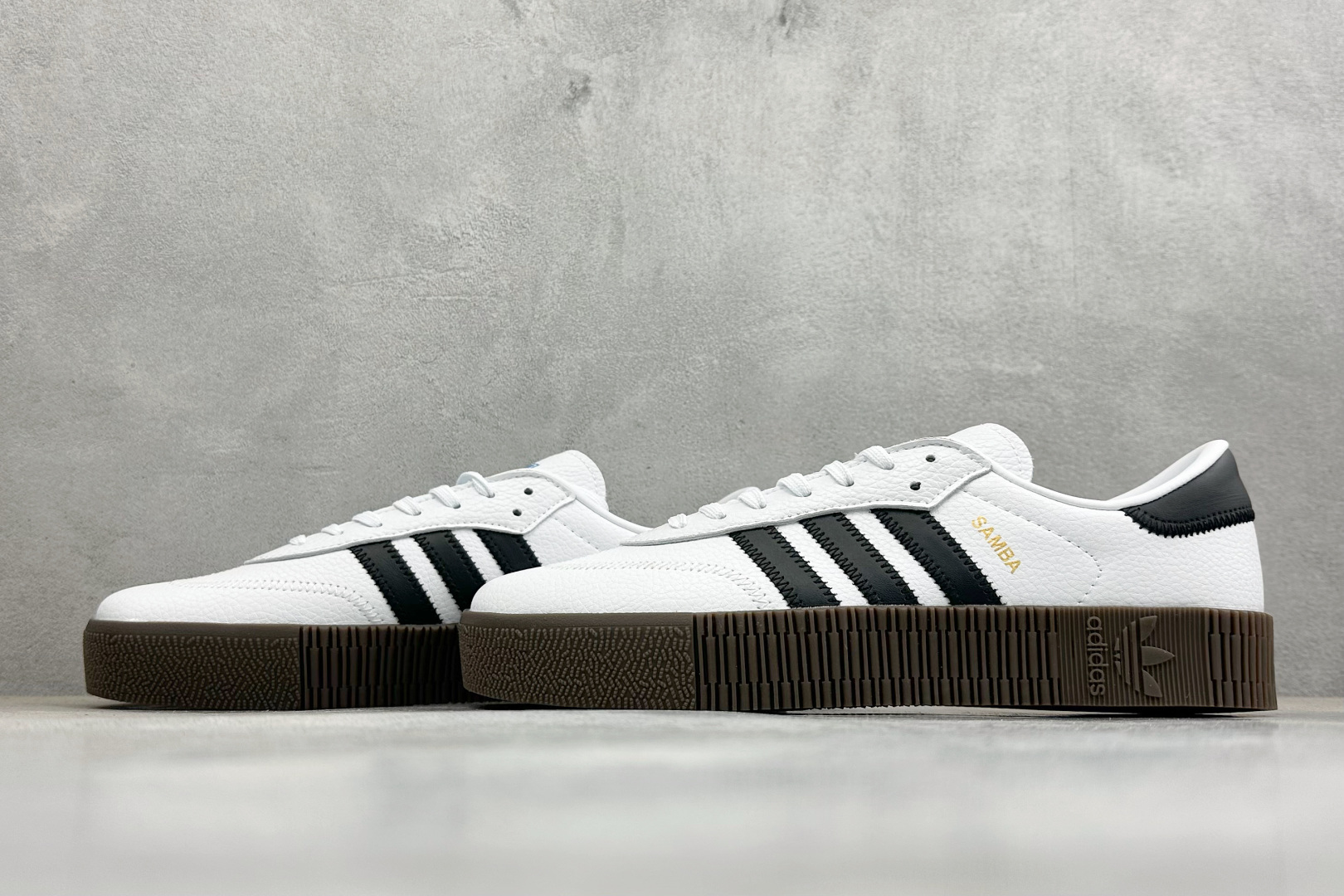 XH版Adidas originals Sambarose 桑巴增高舒适耐磨防滑低帮板鞋 AQ1134