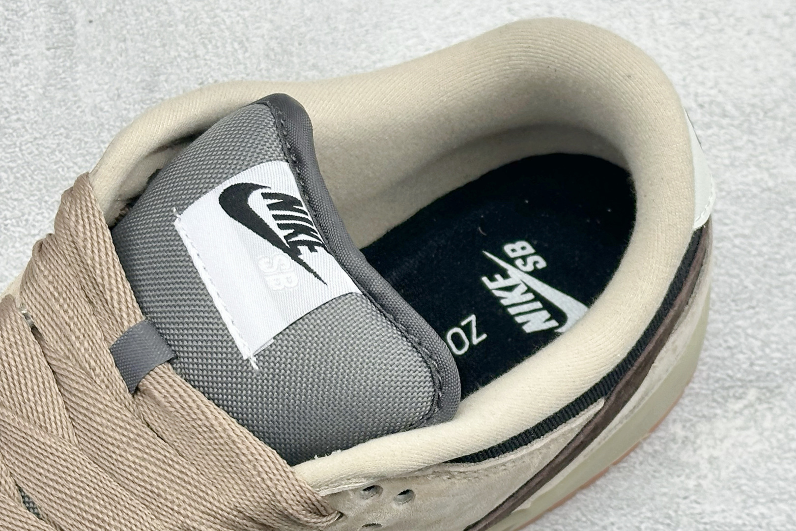 K版Nike SB Dunk Low 卡其黑灰勾 低帮休闲板鞋 HJ0367-200 K版Nike SB Dunk Low 卡其黑灰勾 低帮休闲板鞋 HJ0367-200