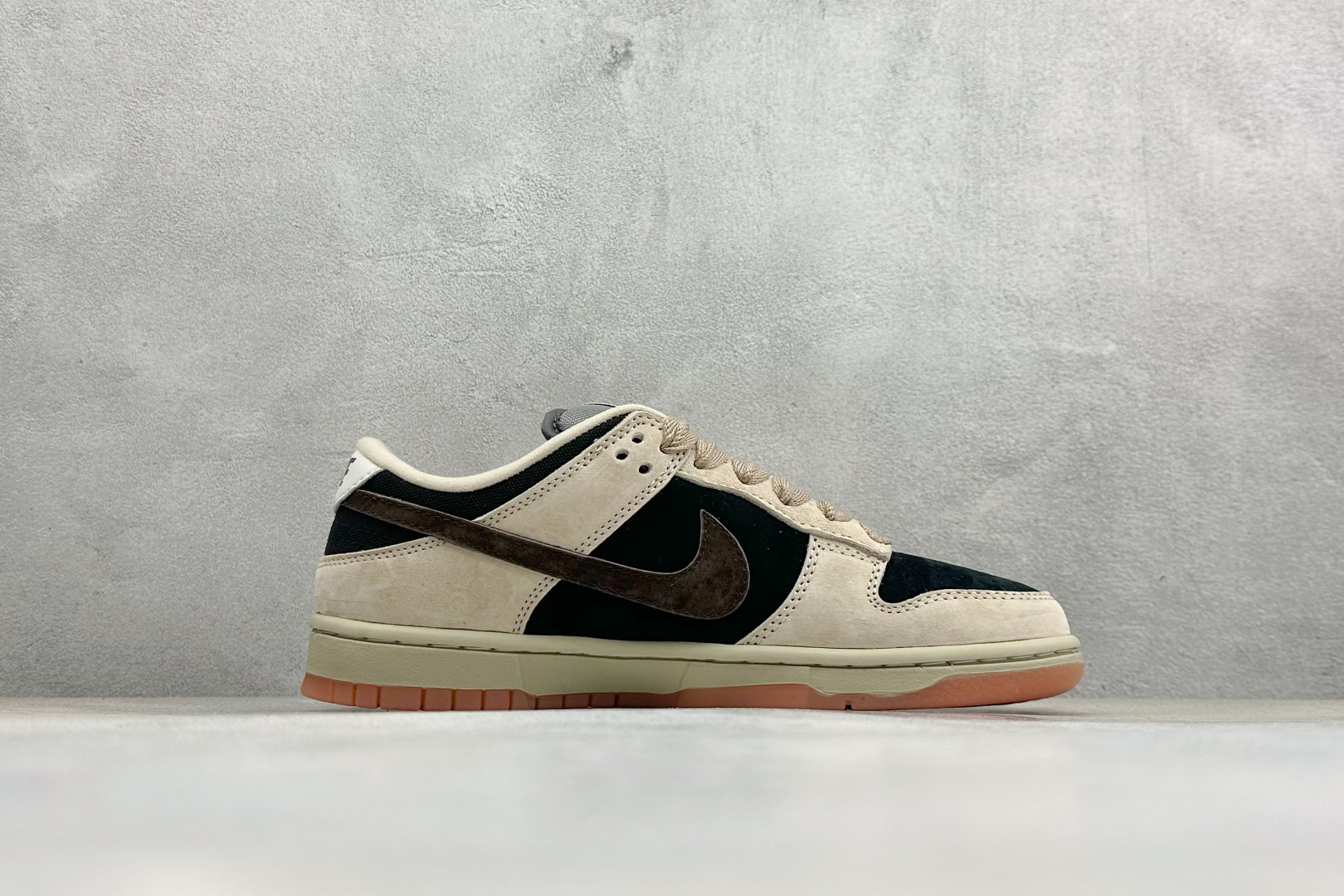 K版Nike SB Dunk Low 卡其黑灰勾 低帮休闲板鞋 HJ0367-200 K版Nike SB Dunk Low 卡其黑灰勾 低帮休闲板鞋 HJ0367-200