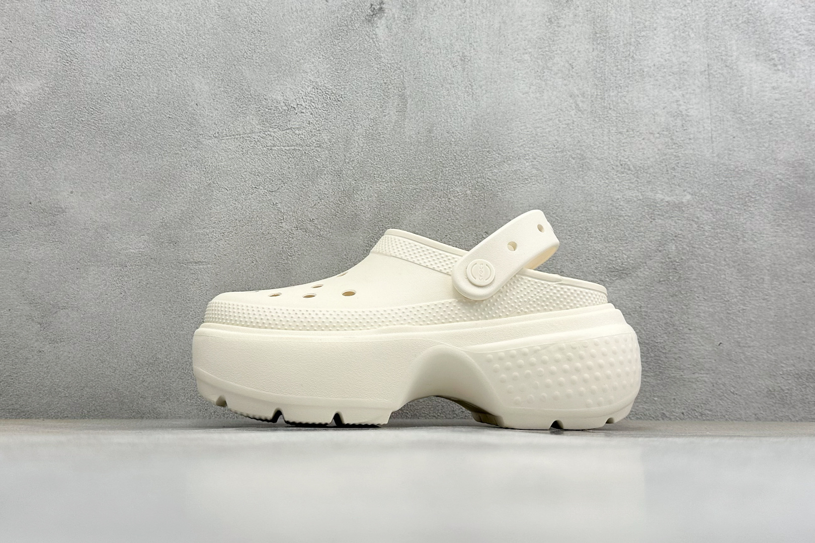 K版Crocs 卡洛驰 雪屋 经典热销系列 经典主推 209347-100 K版Crocs 卡洛驰 雪屋 经典热销系列 经典主推 209347-100