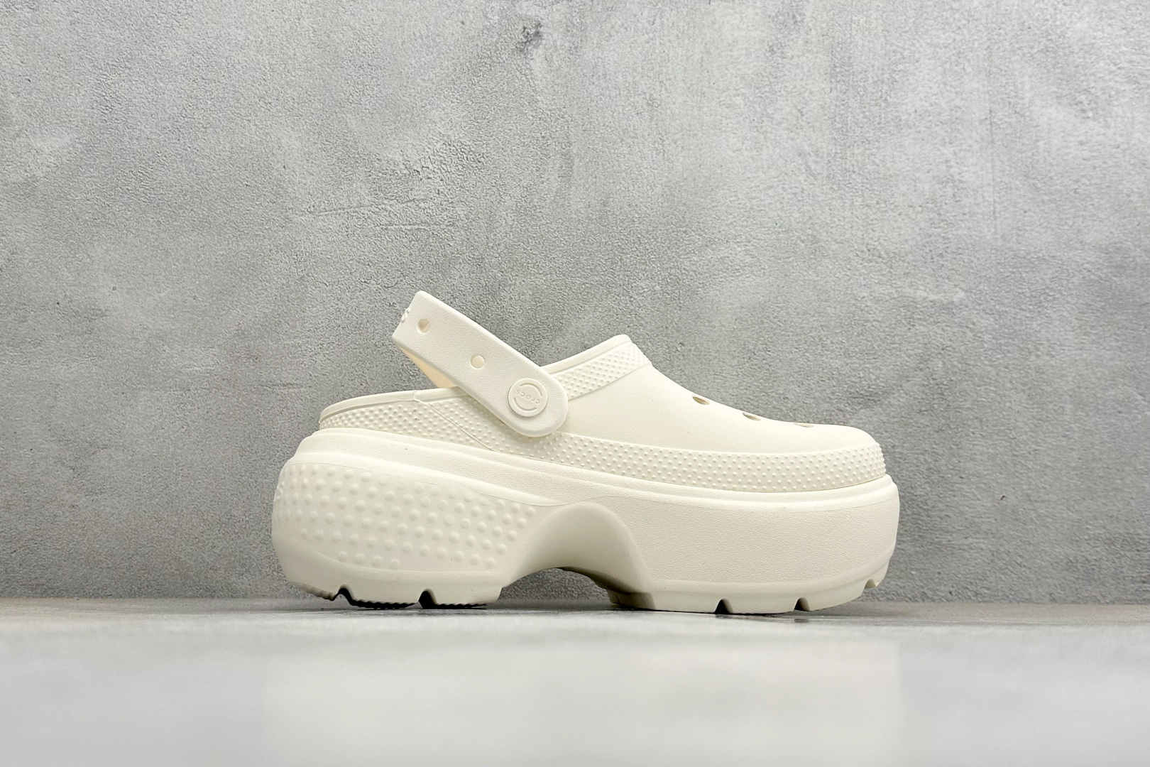K版Crocs 卡洛驰 雪屋 经典热销系列 经典主推 209347-100 K版Crocs 卡洛驰 雪屋 经典热销系列 经典主推 209347-100