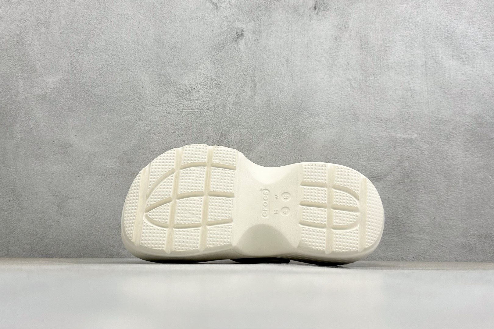K版Crocs 卡洛驰 雪屋 经典热销系列 经典主推 209347-100 K版Crocs 卡洛驰 雪屋 经典热销系列 经典主推 209347-100