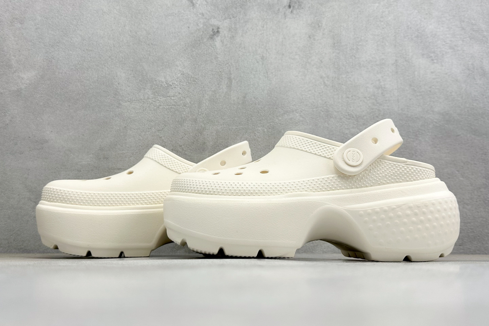 K版Crocs 卡洛驰 雪屋 经典热销系列 经典主推 209347-100 K版Crocs 卡洛驰 雪屋 经典热销系列 经典主推 209347-100