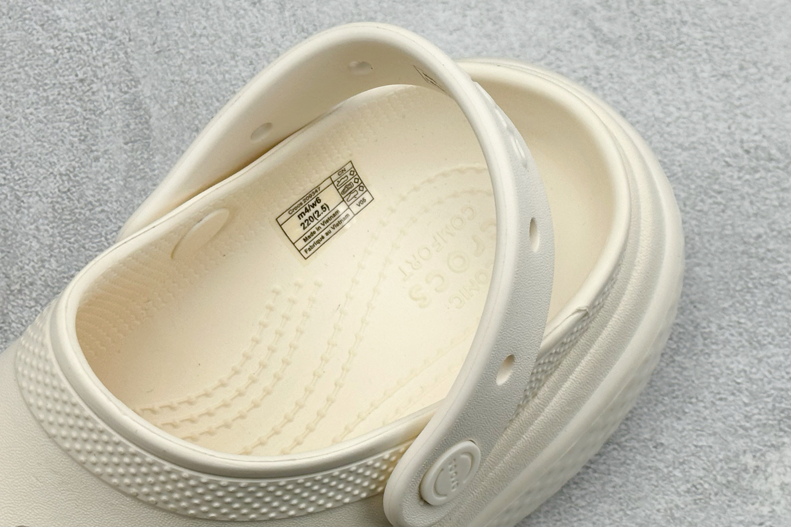 K版Crocs 卡洛驰 雪屋 经典热销系列 经典主推 209347-100 K版Crocs 卡洛驰 雪屋 经典热销系列 经典主推 209347-100