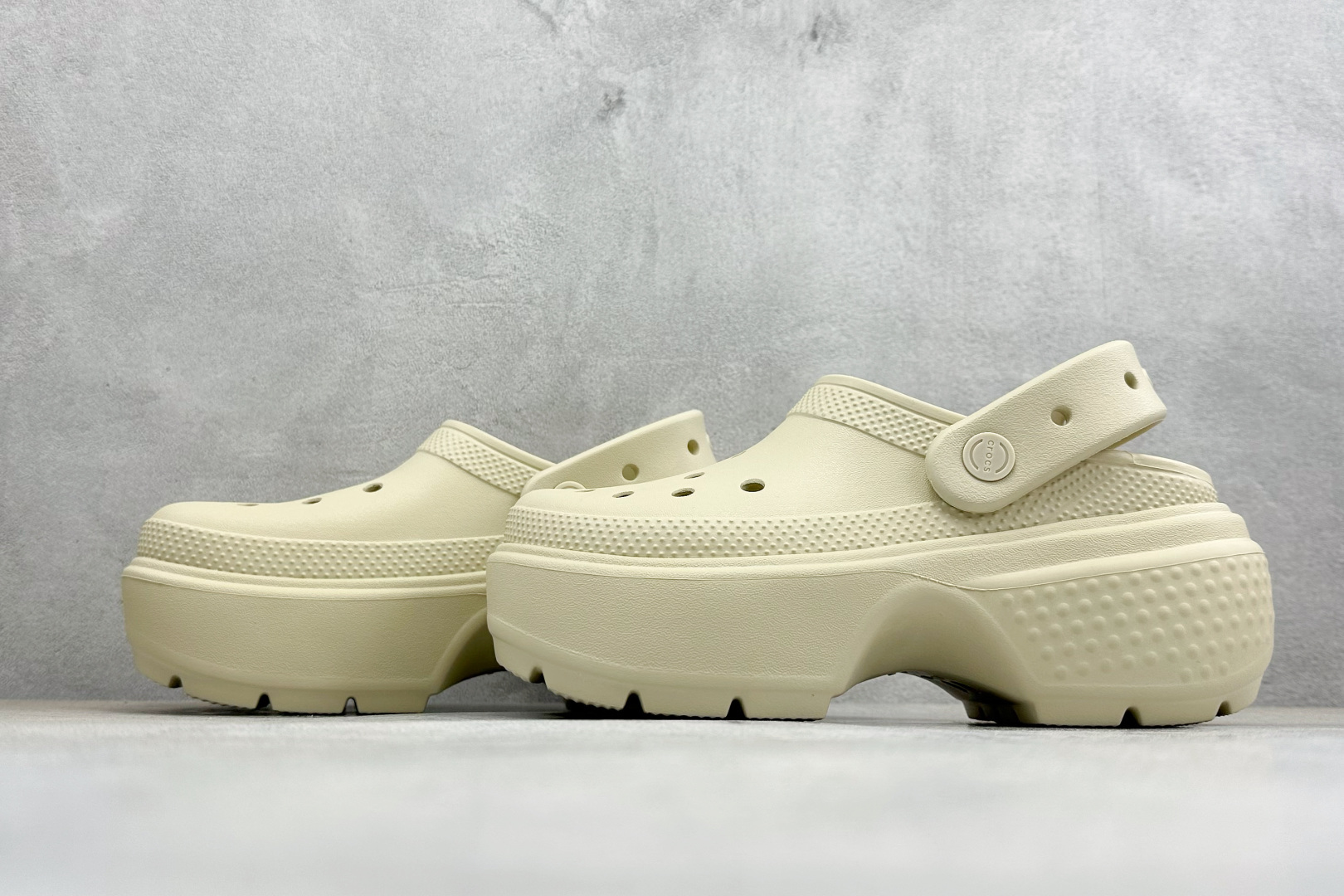 K版Crocs 卡洛驰 雪屋 经典热销系列 经典主推 209347-2Y2 K版Crocs 卡洛驰 雪屋 经典热销系列 经典主推 209347-2Y2