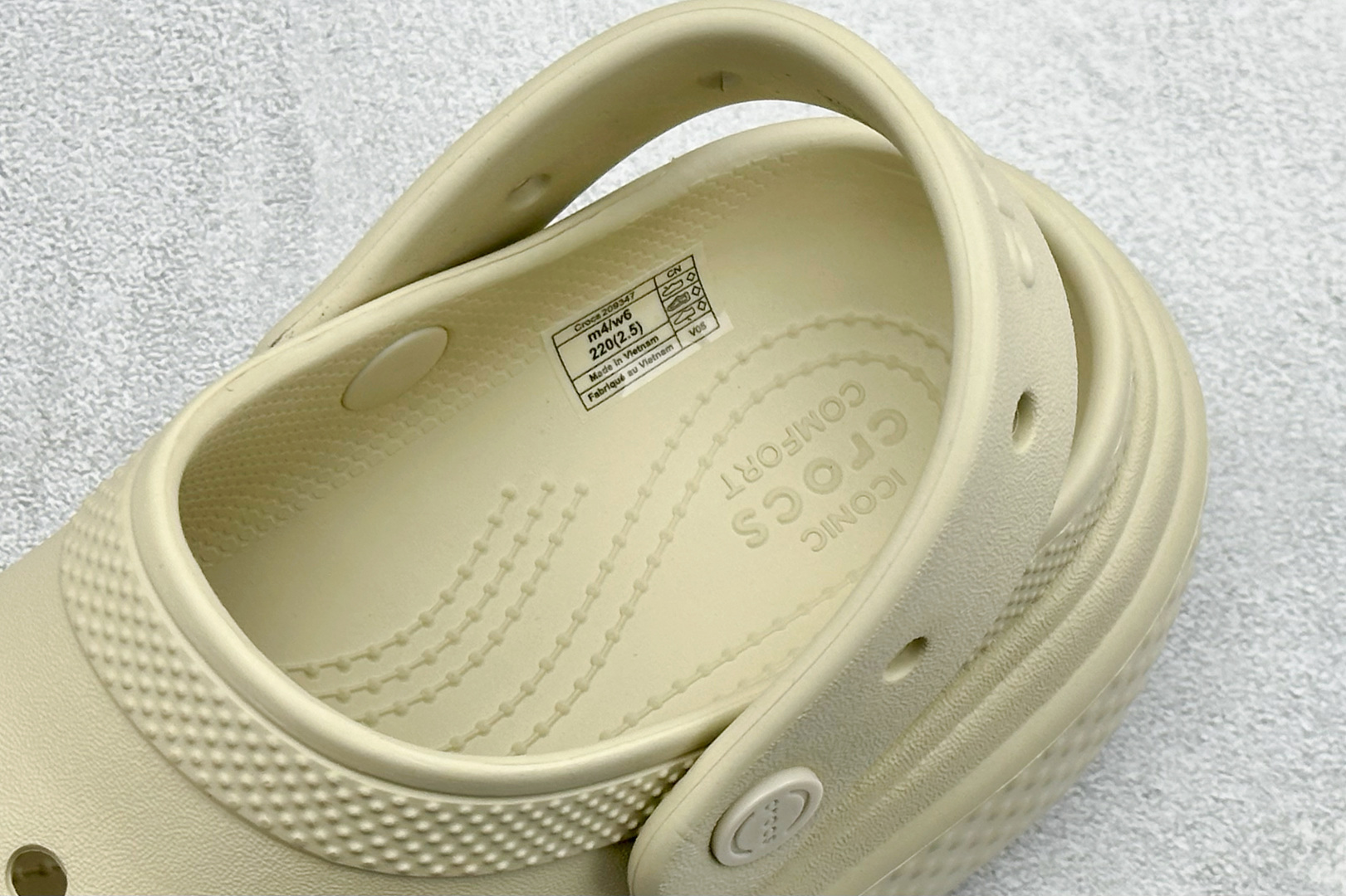 K版Crocs 卡洛驰 雪屋 经典热销系列 经典主推 209347-2Y2 K版Crocs 卡洛驰 雪屋 经典热销系列 经典主推 209347-2Y2