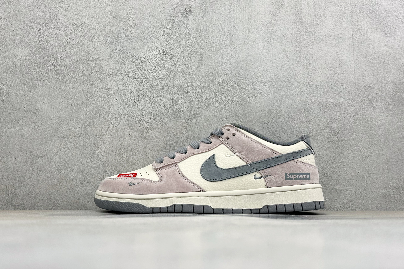 Nike SB Dunk Low 灰紫白撞色 高端定制 低帮休闲板鞋 DN3168-017 Nike SB Dunk Low 灰紫白撞色 高端定制 低帮休闲板鞋 DN3168-017
